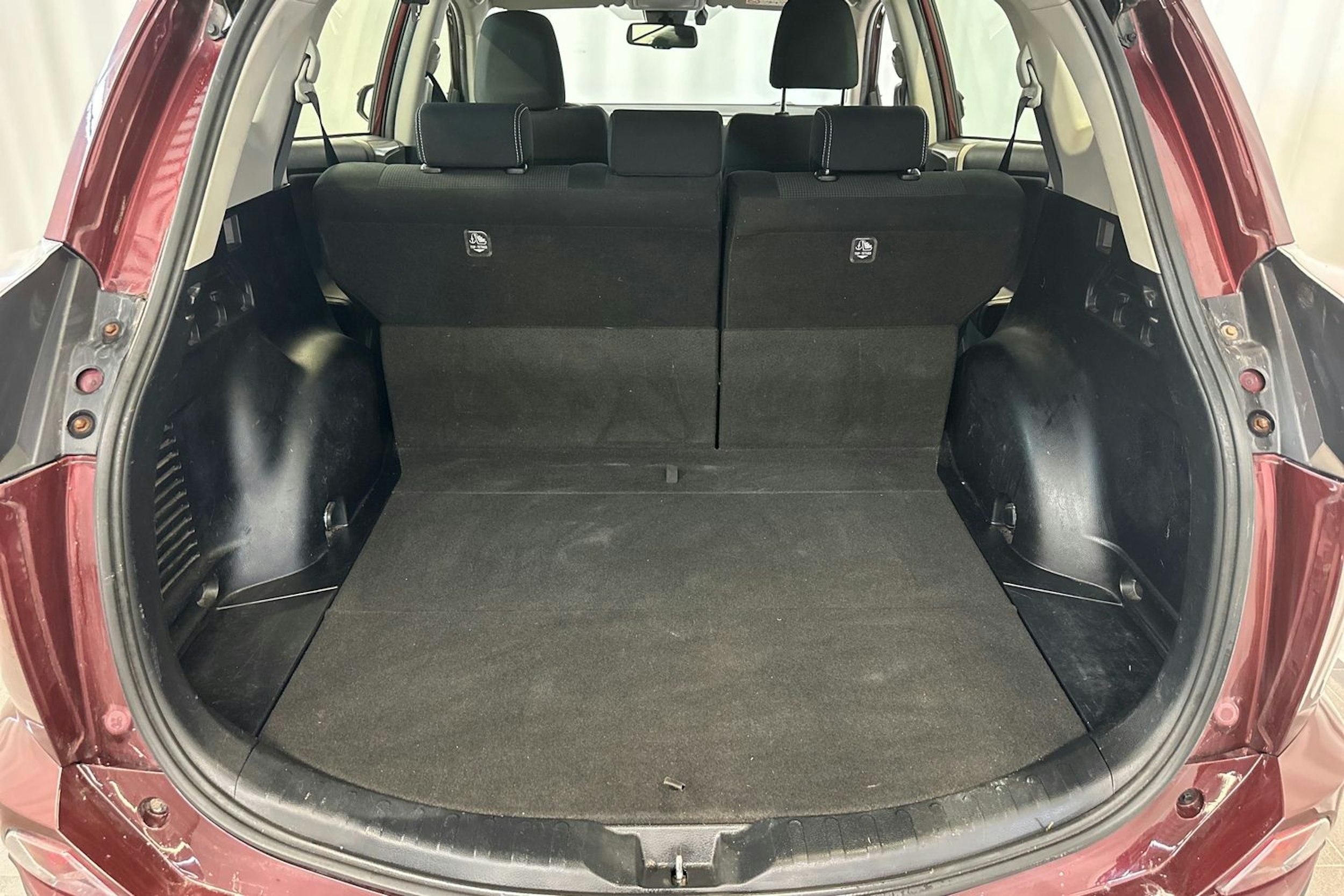 punainen Toyota RAV4 2016 kuva 30.