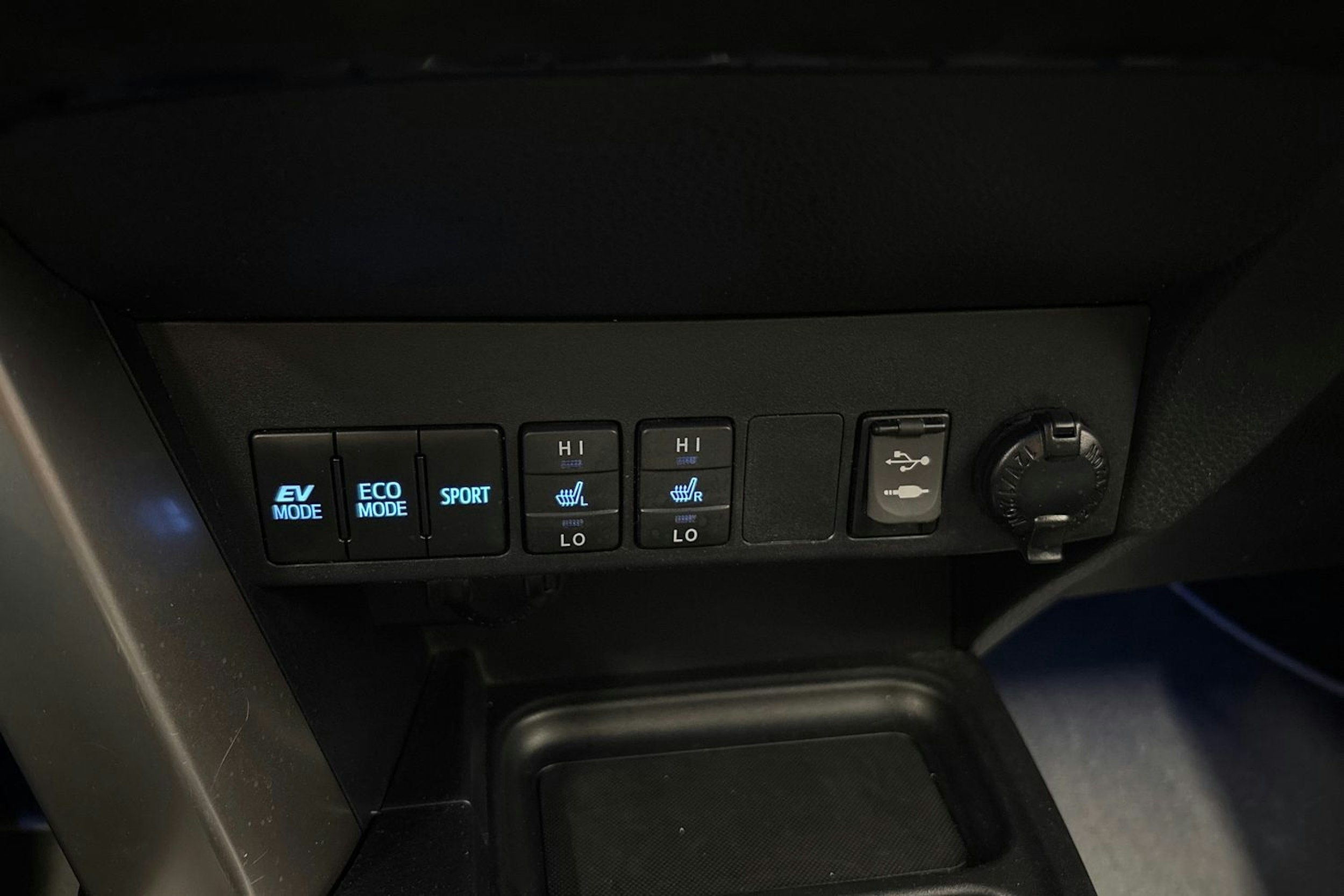 sininen Toyota RAV4 2017 kuva 29.