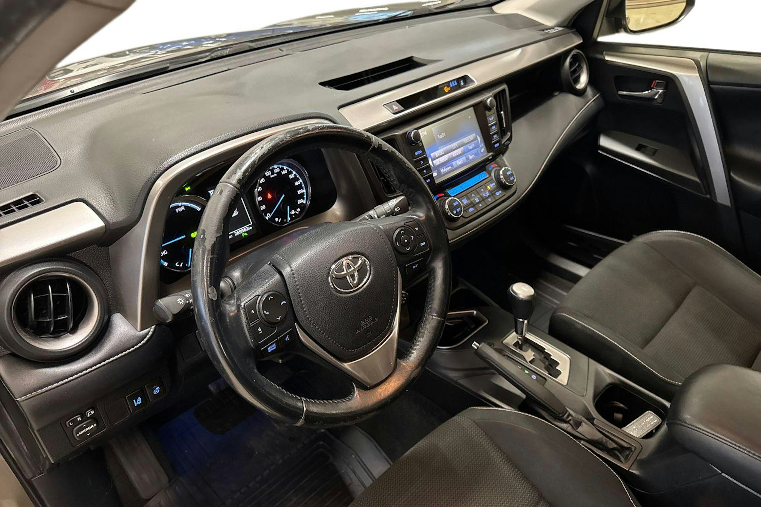 ruskea (beige) Toyota RAV4 2017 kuva 6.