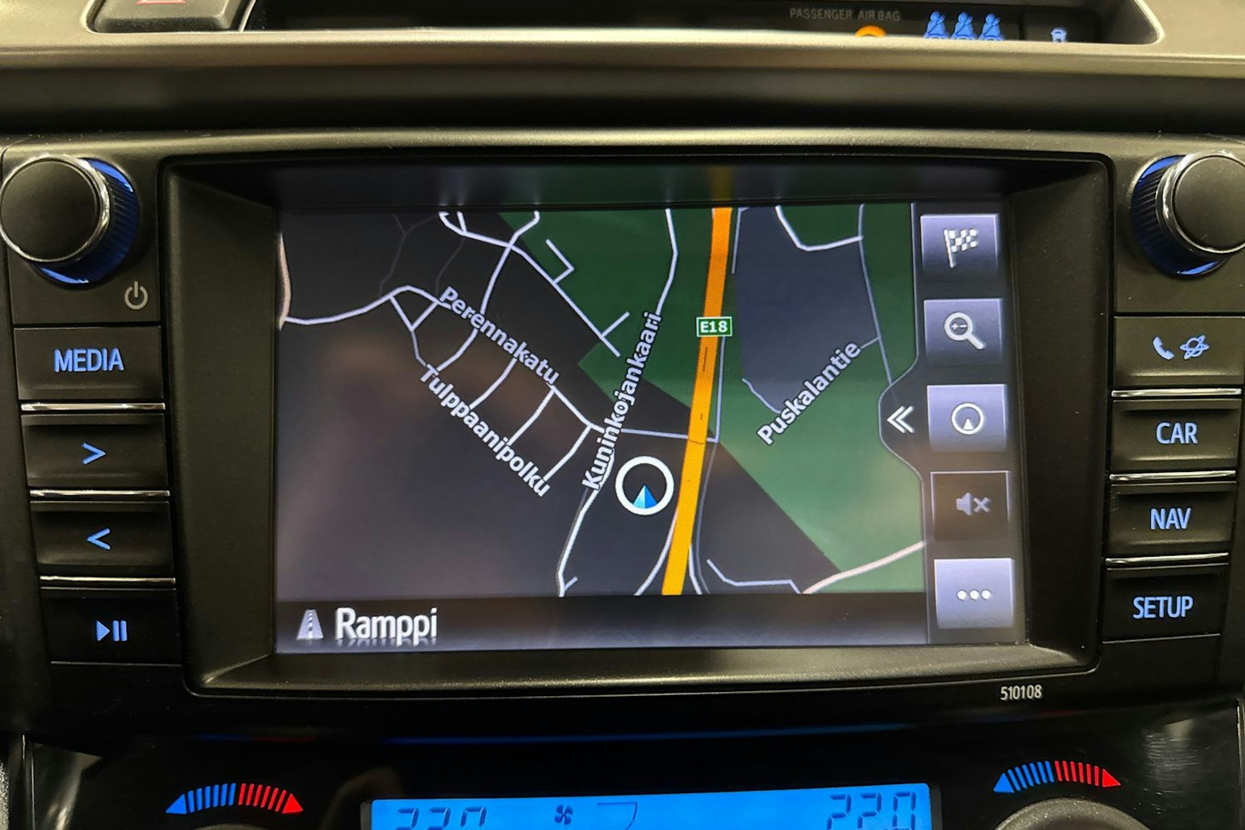 ruskea (beige) Toyota RAV4 2017 kuva 13.