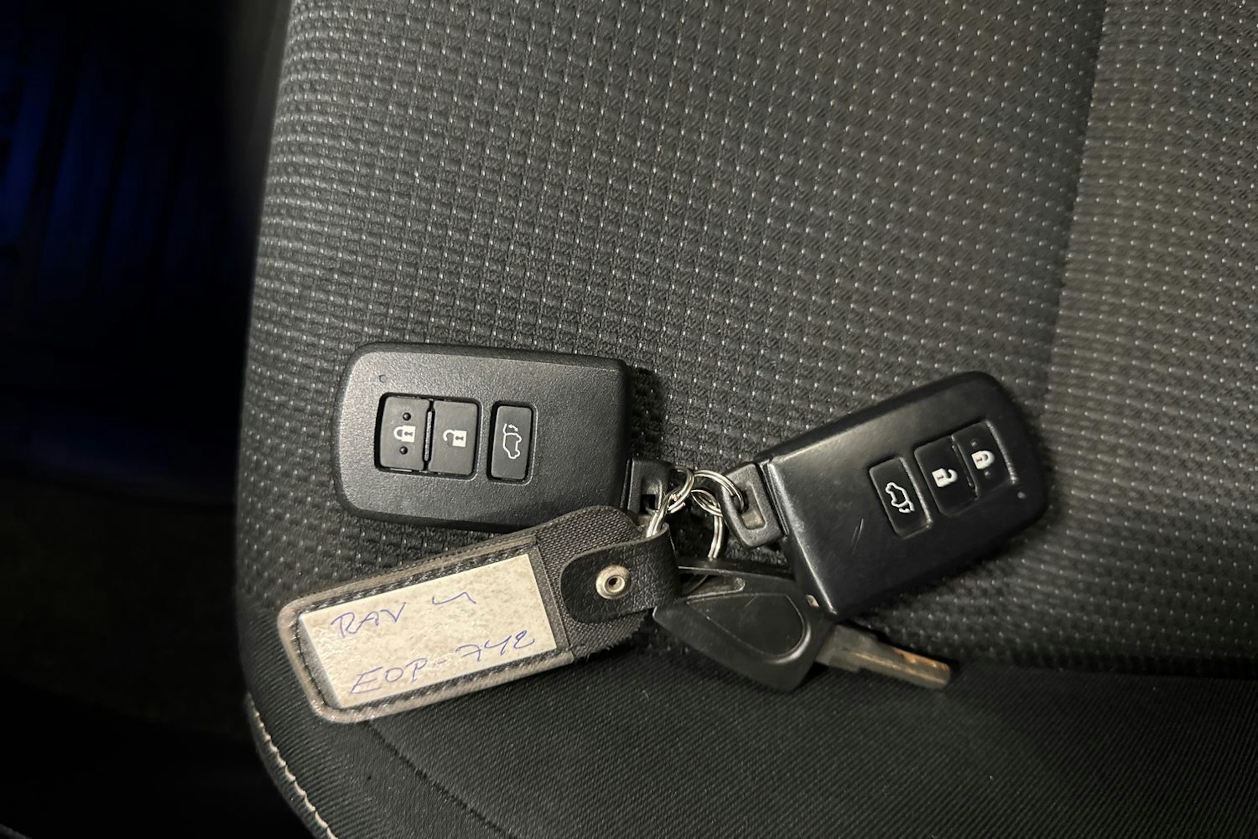 ruskea (beige) Toyota RAV4 2017 kuva 18.