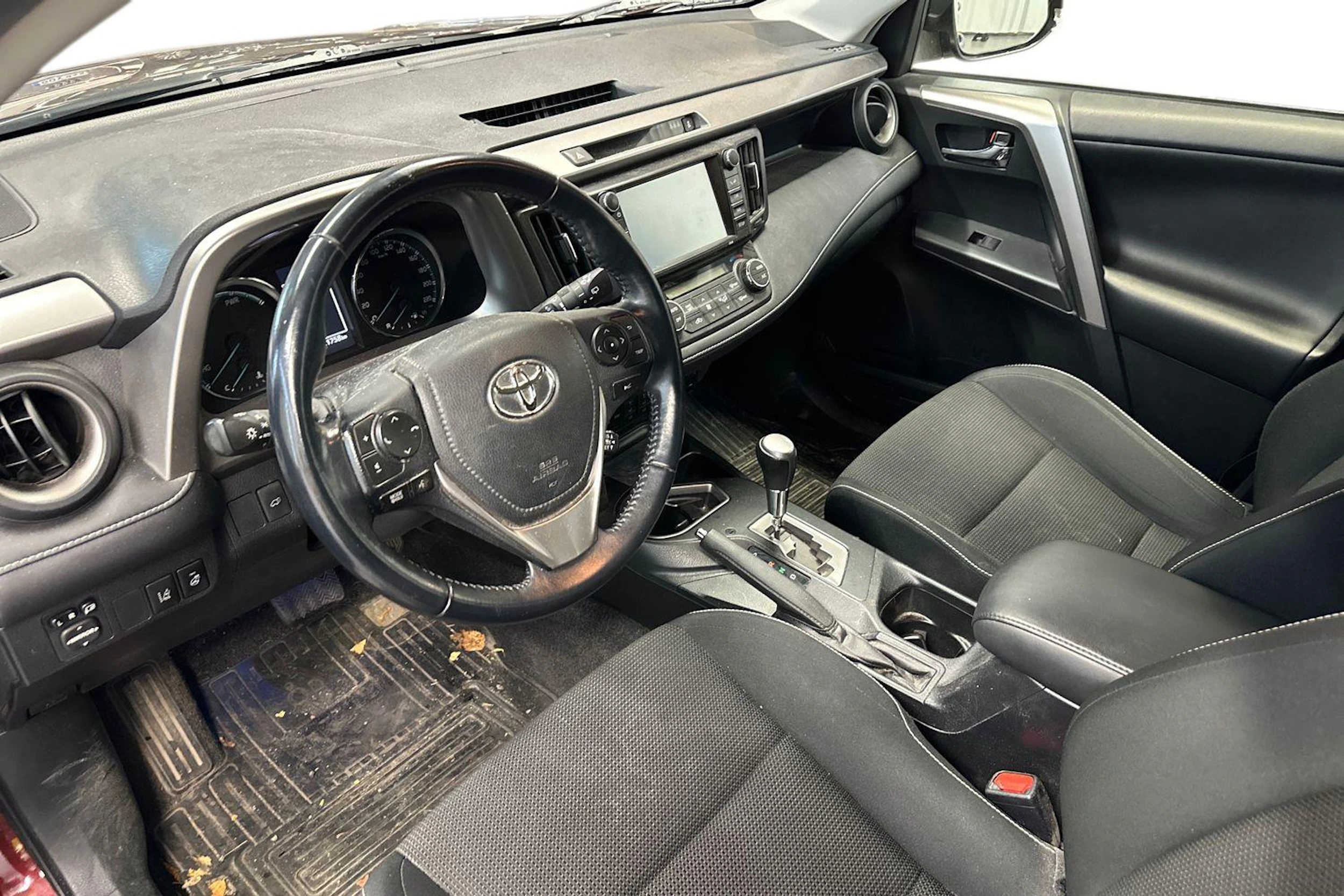 punainen Toyota RAV4 2017 kuva 3.