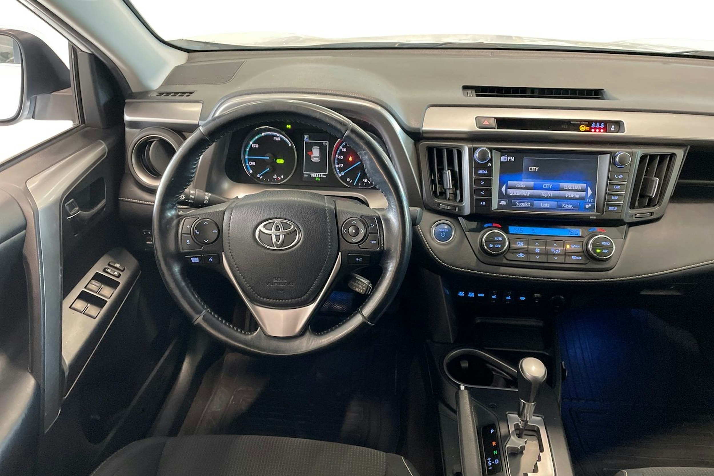 valkoinen Toyota RAV4 2017 kuva 9.