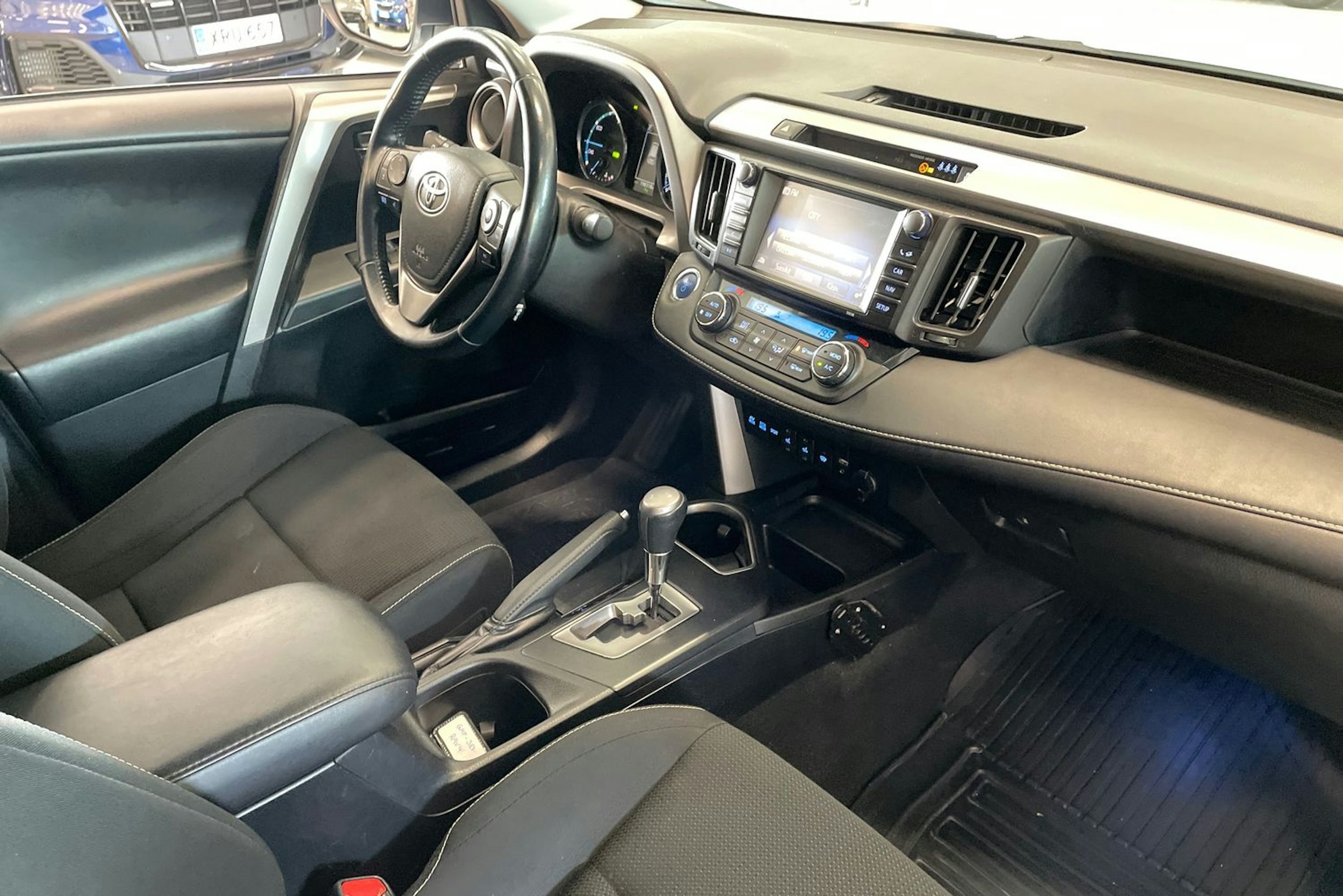 valkoinen Toyota RAV4 2017 kuva 15.