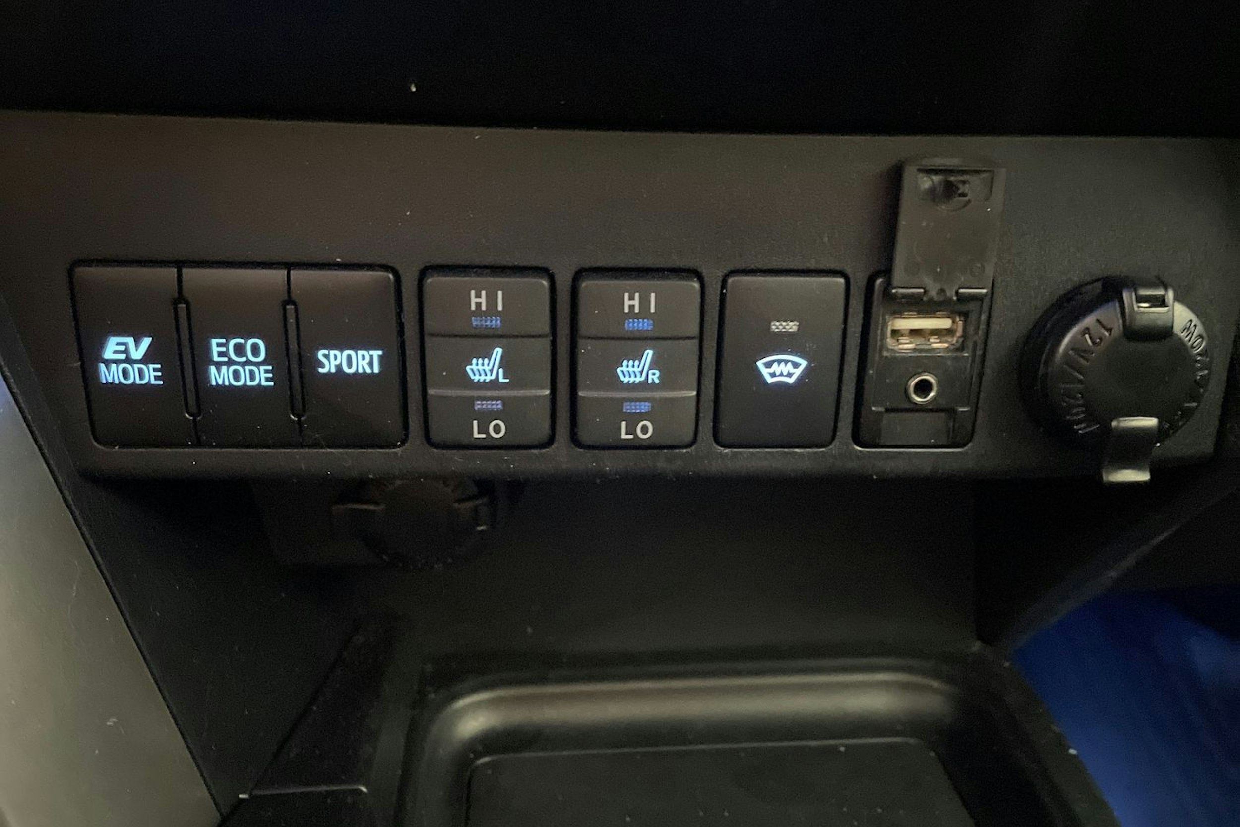 valkoinen Toyota RAV4 2017 kuva 28.