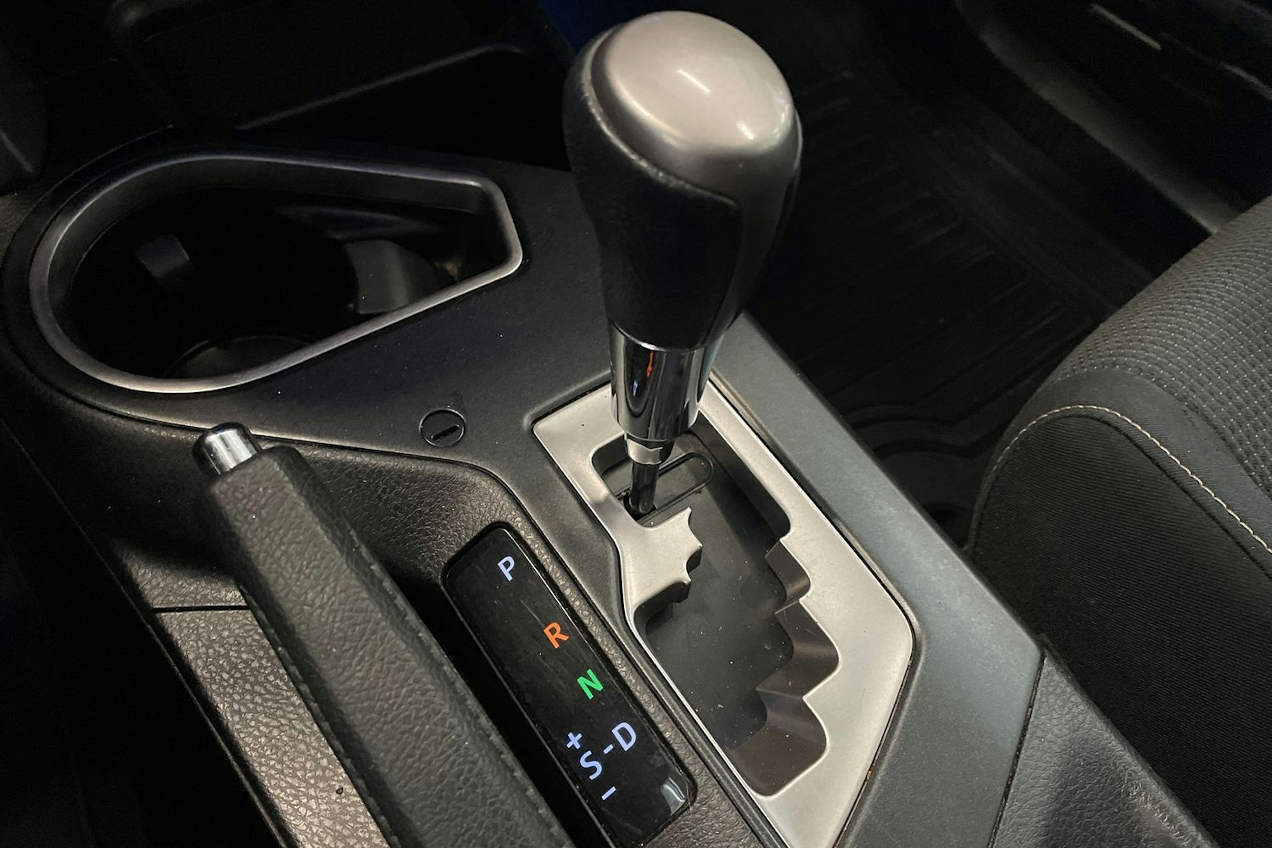 valkoinen Toyota RAV4 2017 kuva 29.