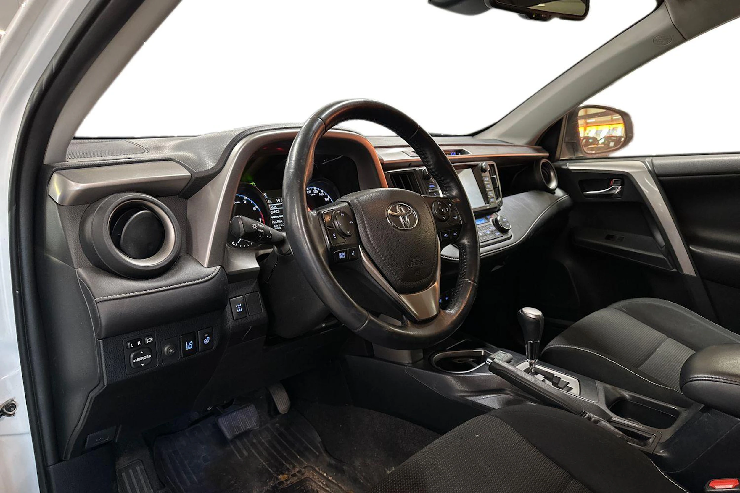 valkoinen Toyota RAV4 2017 kuva 3.