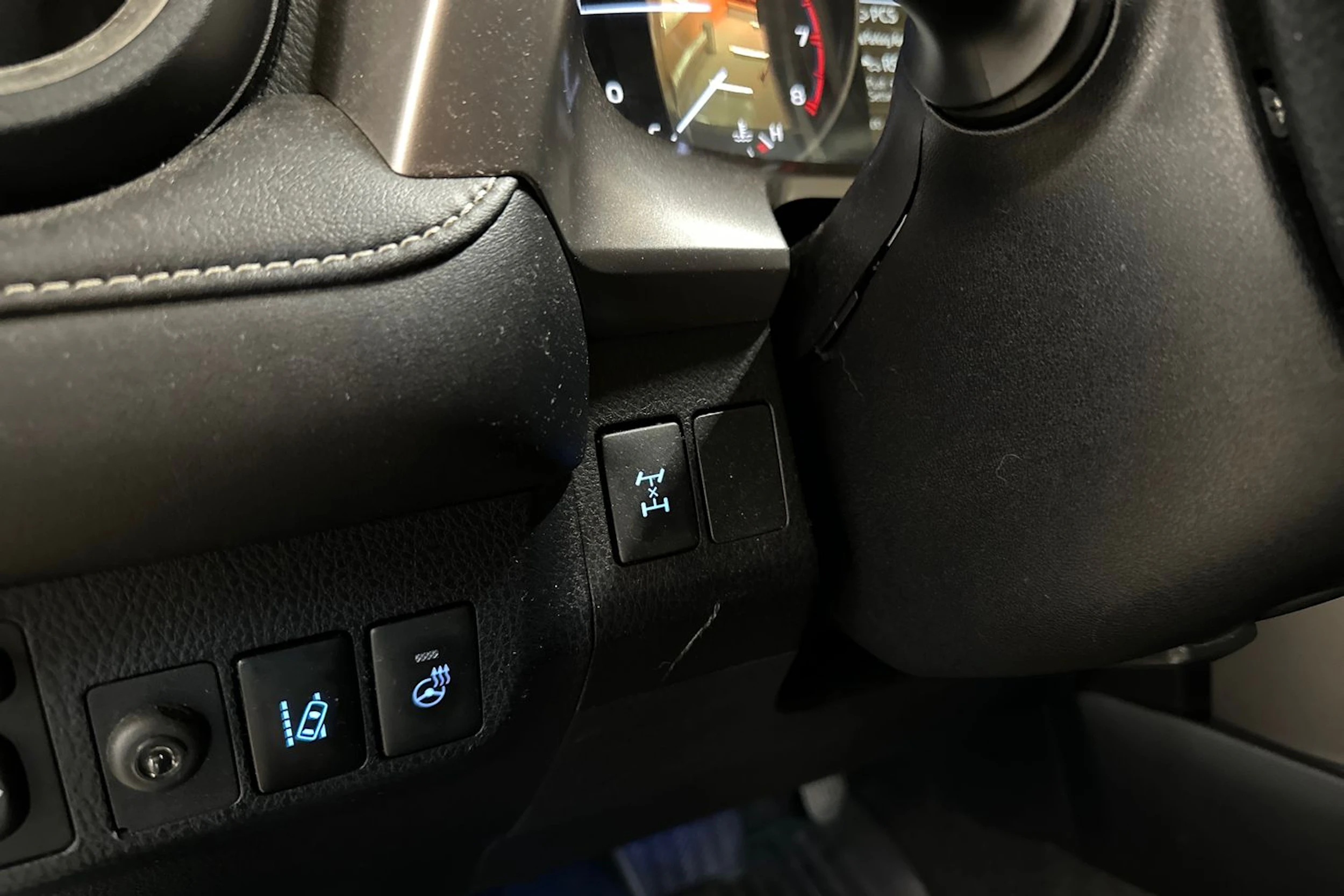 valkoinen Toyota RAV4 2017 kuva 4.