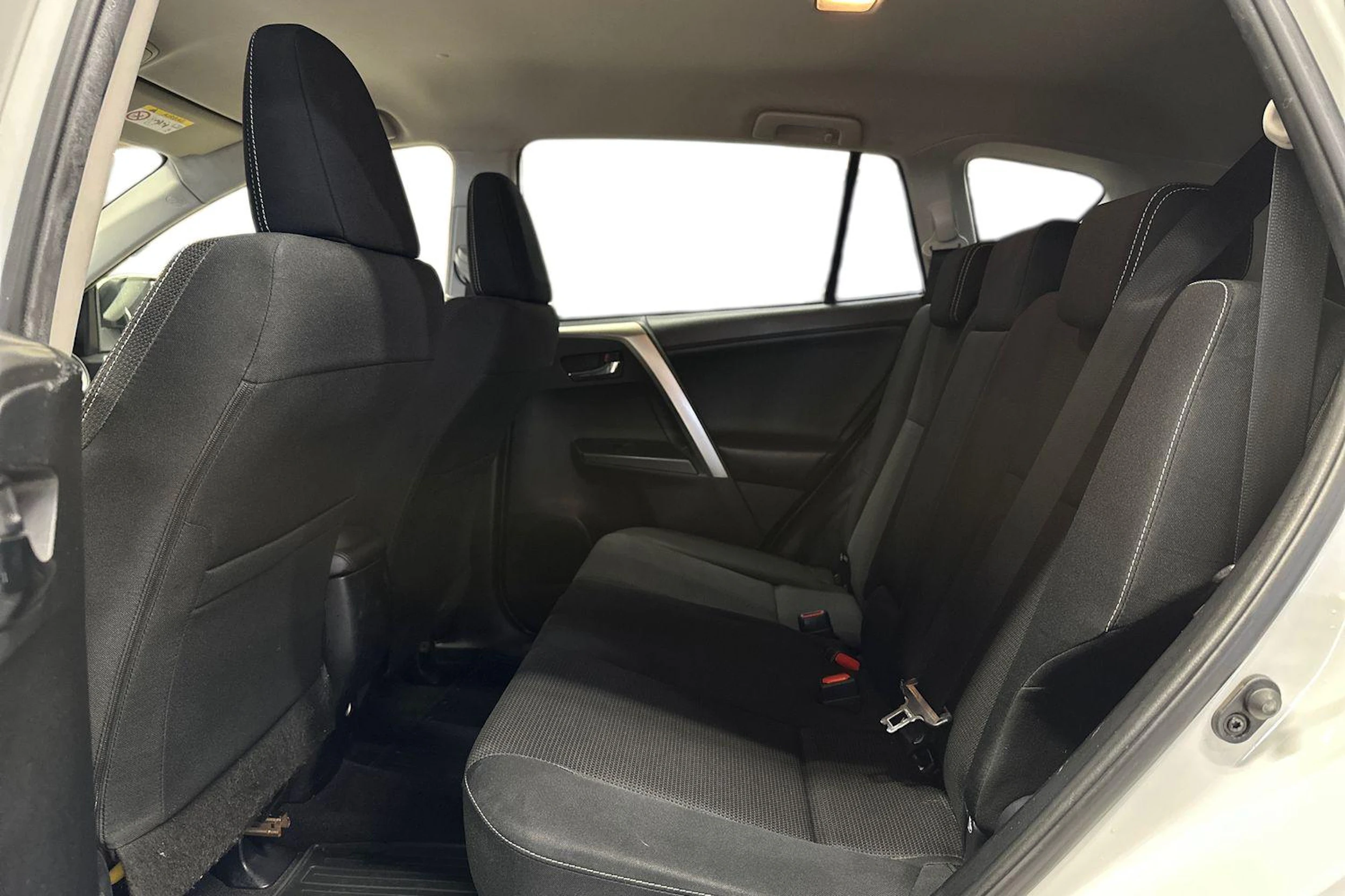 valkoinen Toyota RAV4 2017 kuva 8.