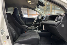 valkoinen Toyota RAV4 2017 kuva 11.