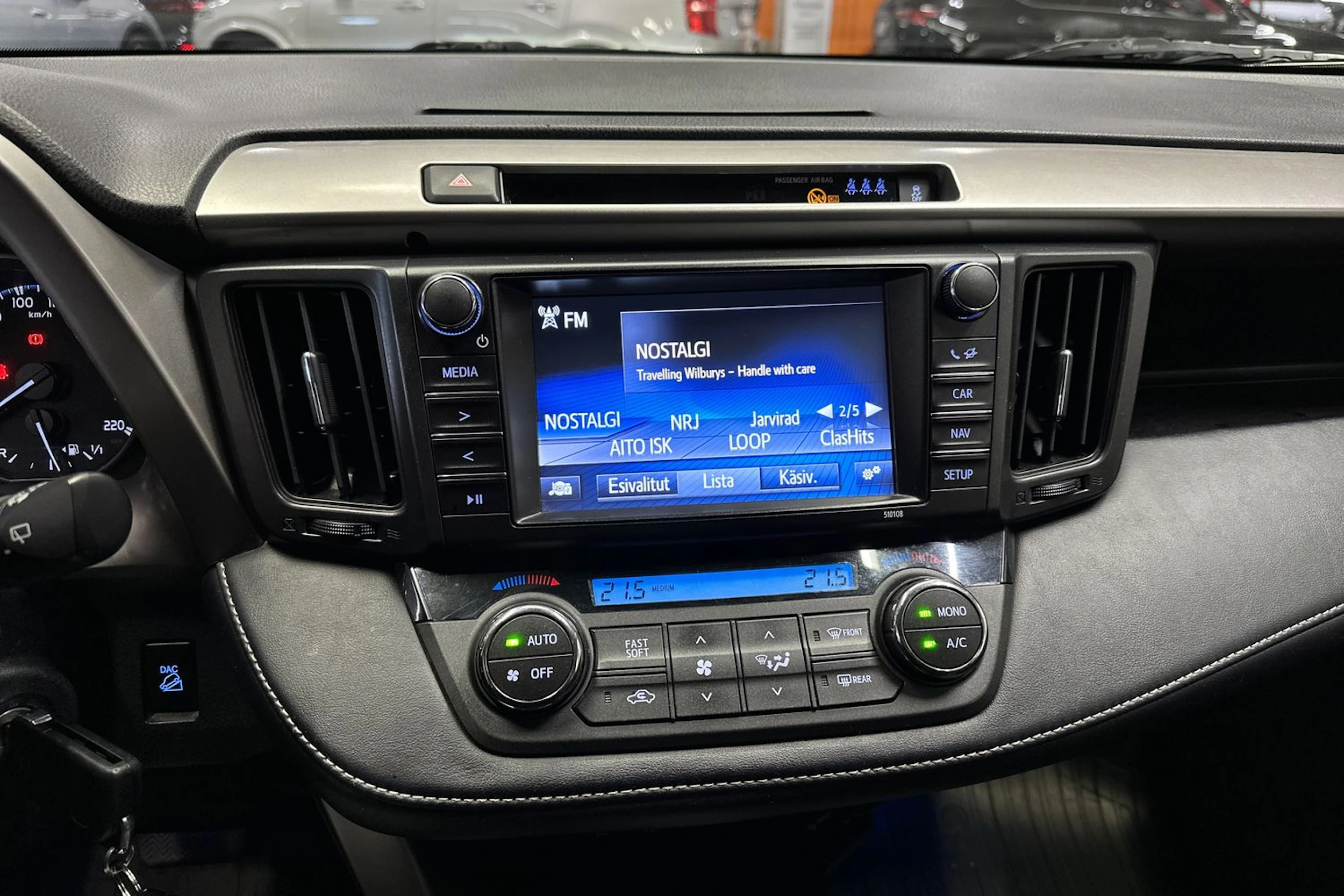 valkoinen Toyota RAV4 2017 kuva 14.