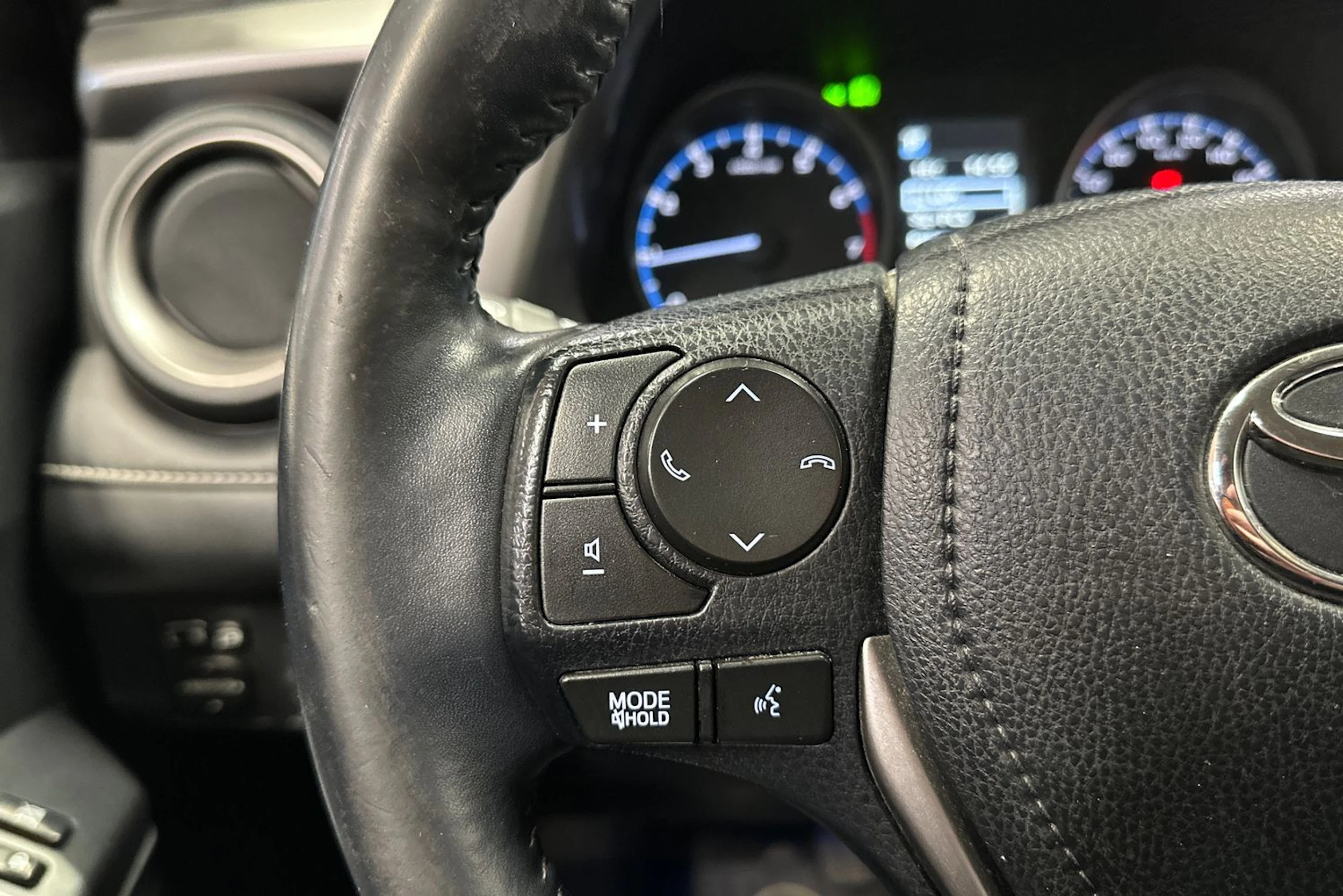valkoinen Toyota RAV4 2017 kuva 18.