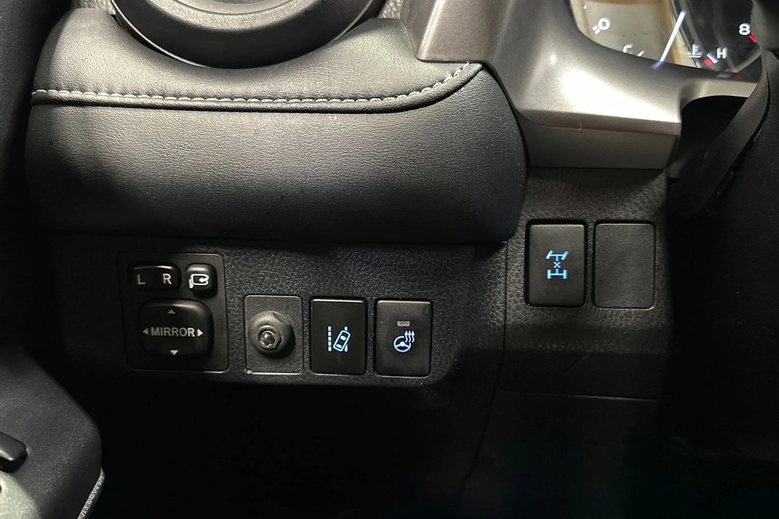 valkoinen Toyota RAV4 2017 kuva 21.