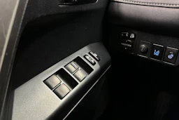 valkoinen Toyota RAV4 2017 kuva 22.