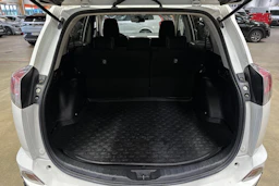 valkoinen Toyota RAV4 2017 kuva 23.