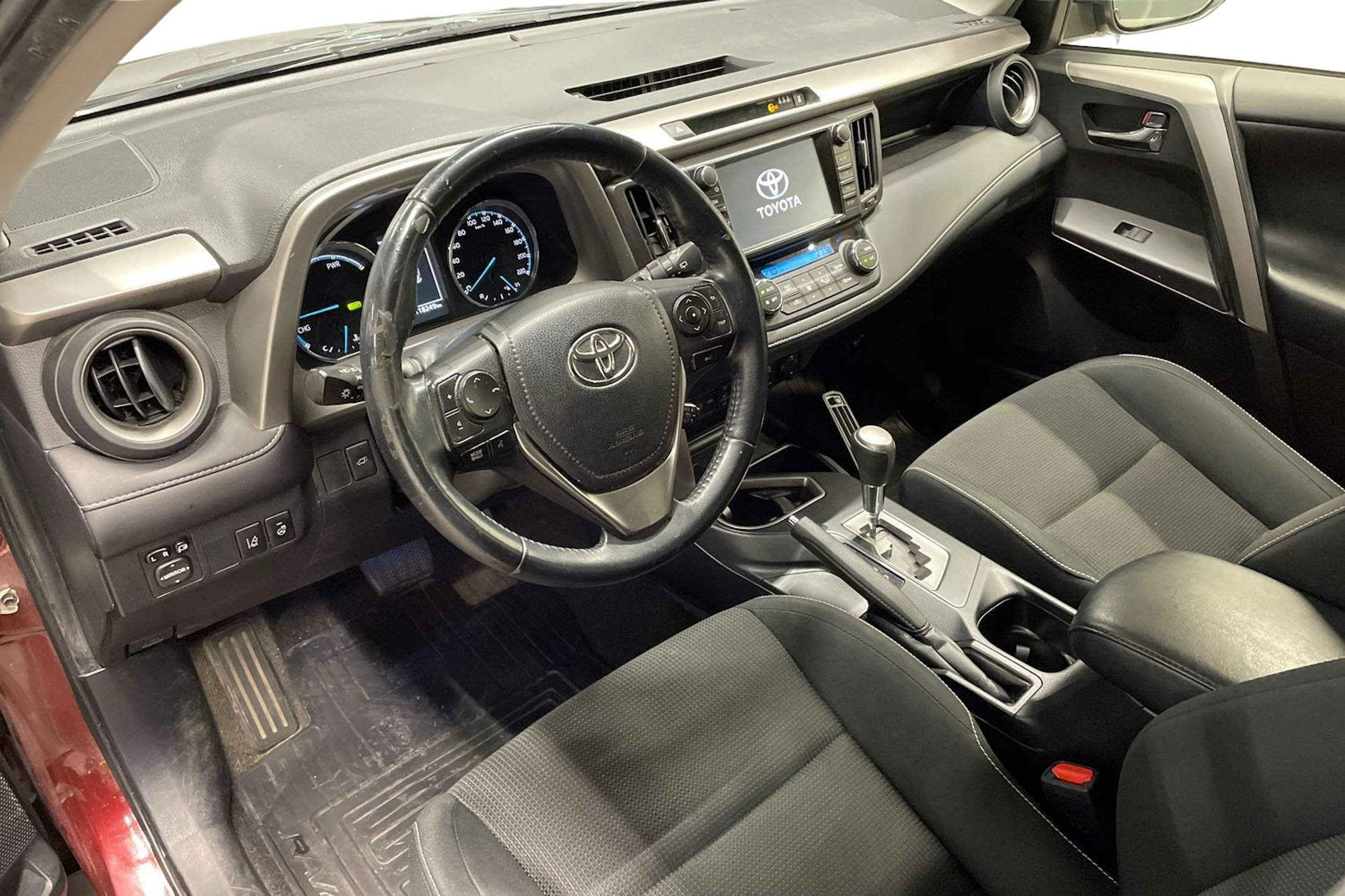 punainen Toyota RAV4 2017 kuva 7.