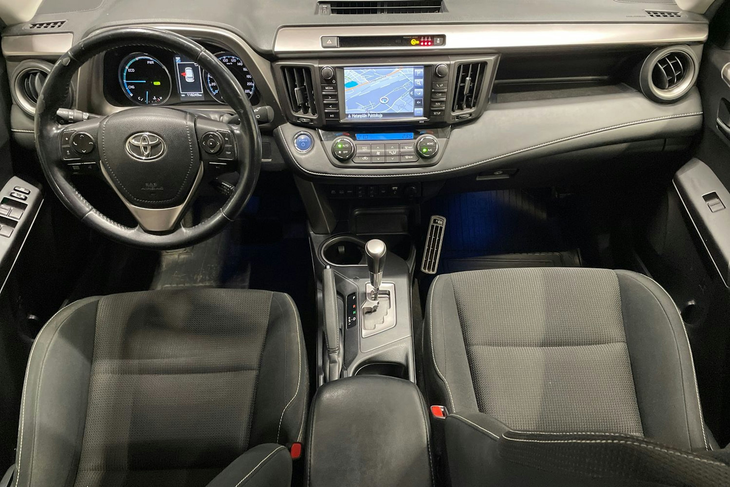 punainen Toyota RAV4 2017 kuva 9.