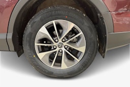 punainen Toyota RAV4 2017 kuva 11.