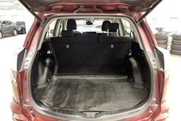 punainen Toyota RAV4 2017 kuva 14.