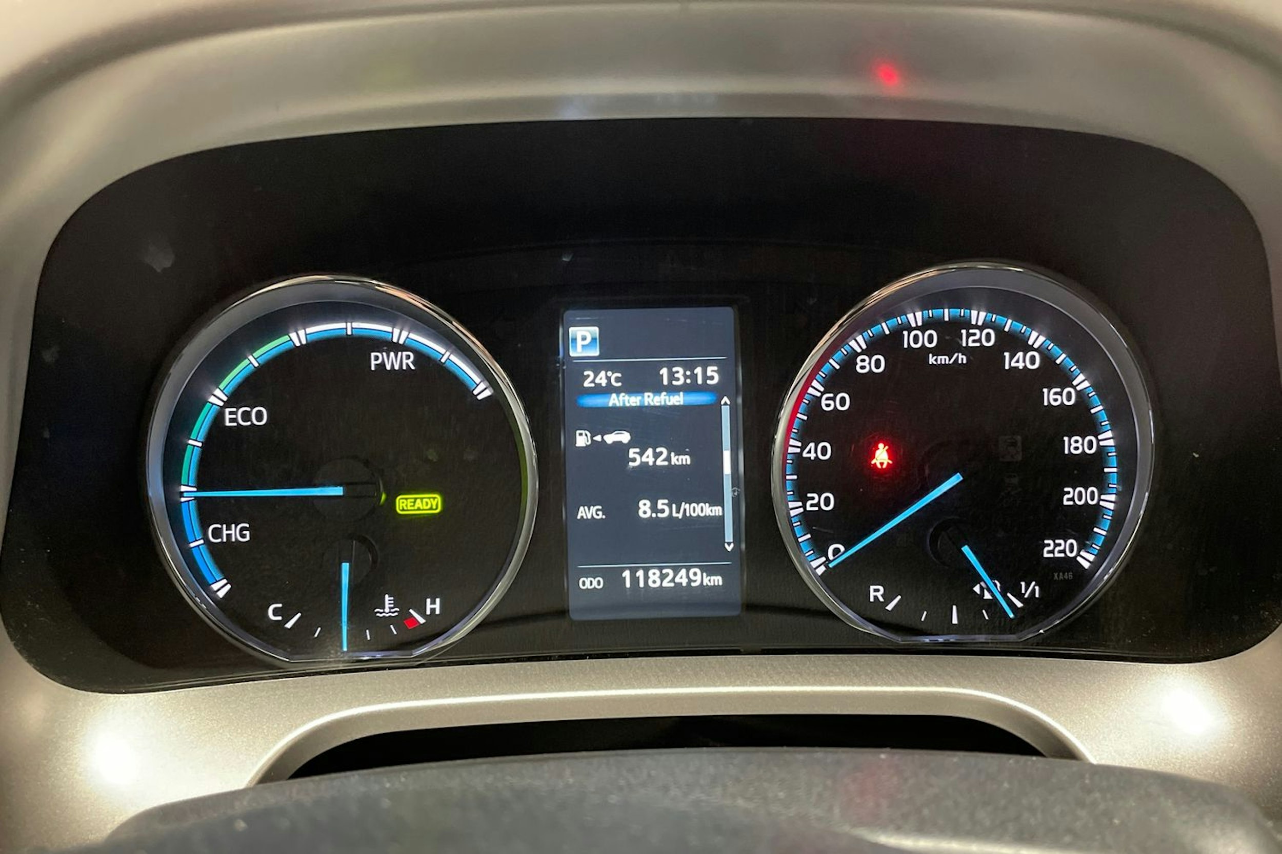 punainen Toyota RAV4 2017 kuva 15.