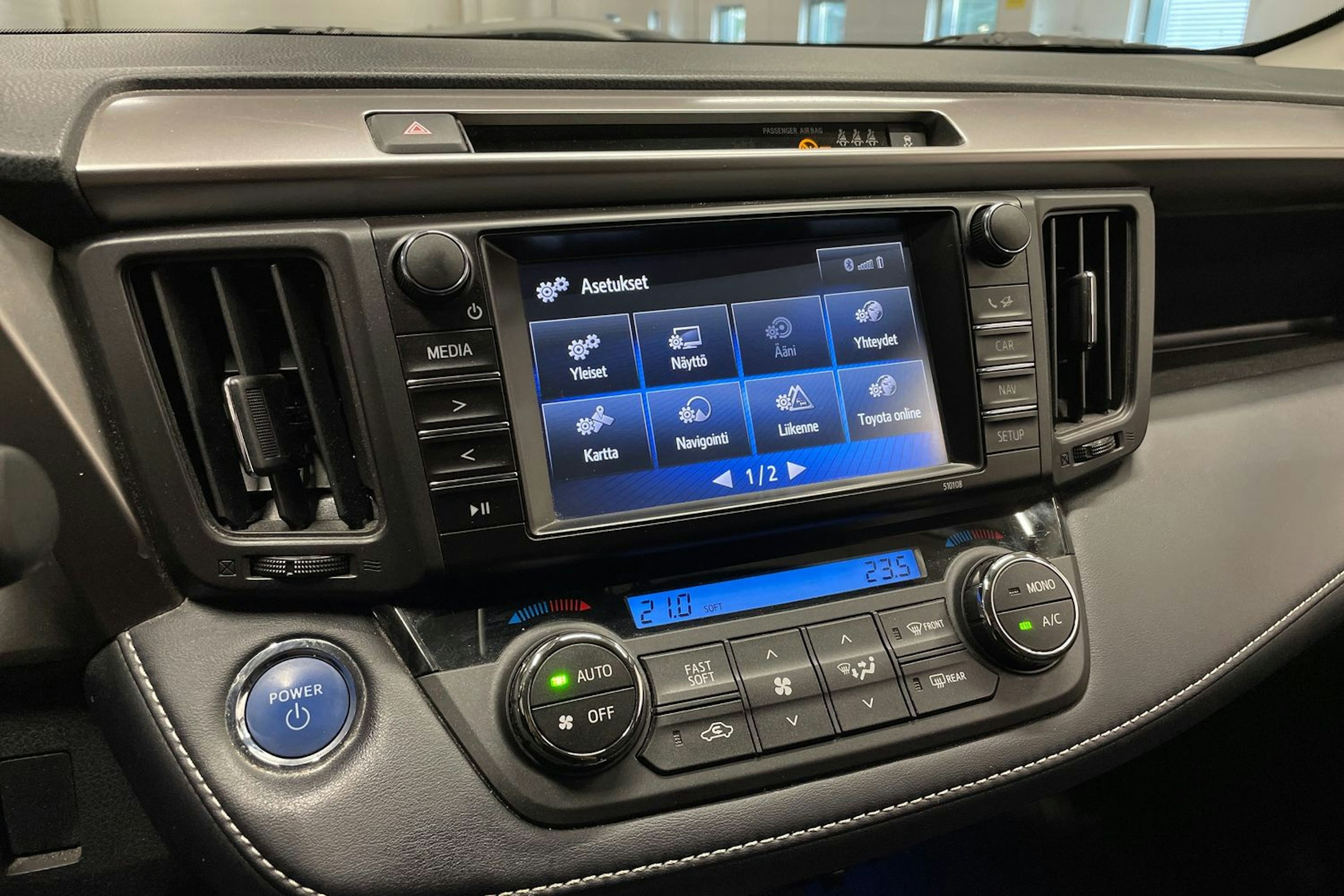 punainen Toyota RAV4 2017 kuva 17.