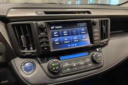 punainen Toyota RAV4 2017 kuva 17.