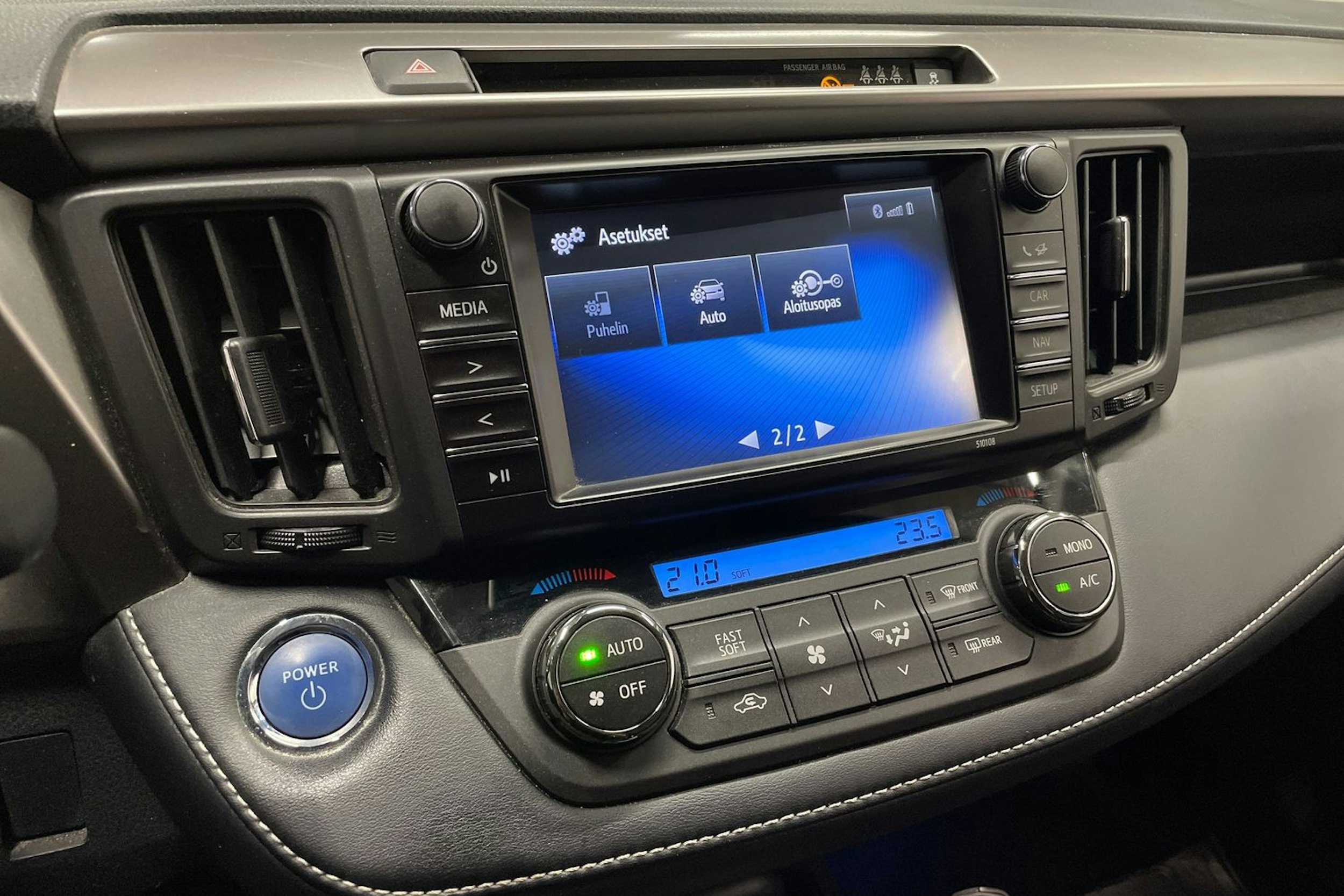 punainen Toyota RAV4 2017 kuva 18.