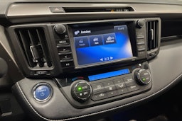 punainen Toyota RAV4 2017 kuva 18.
