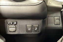punainen Toyota RAV4 2017 kuva 21.