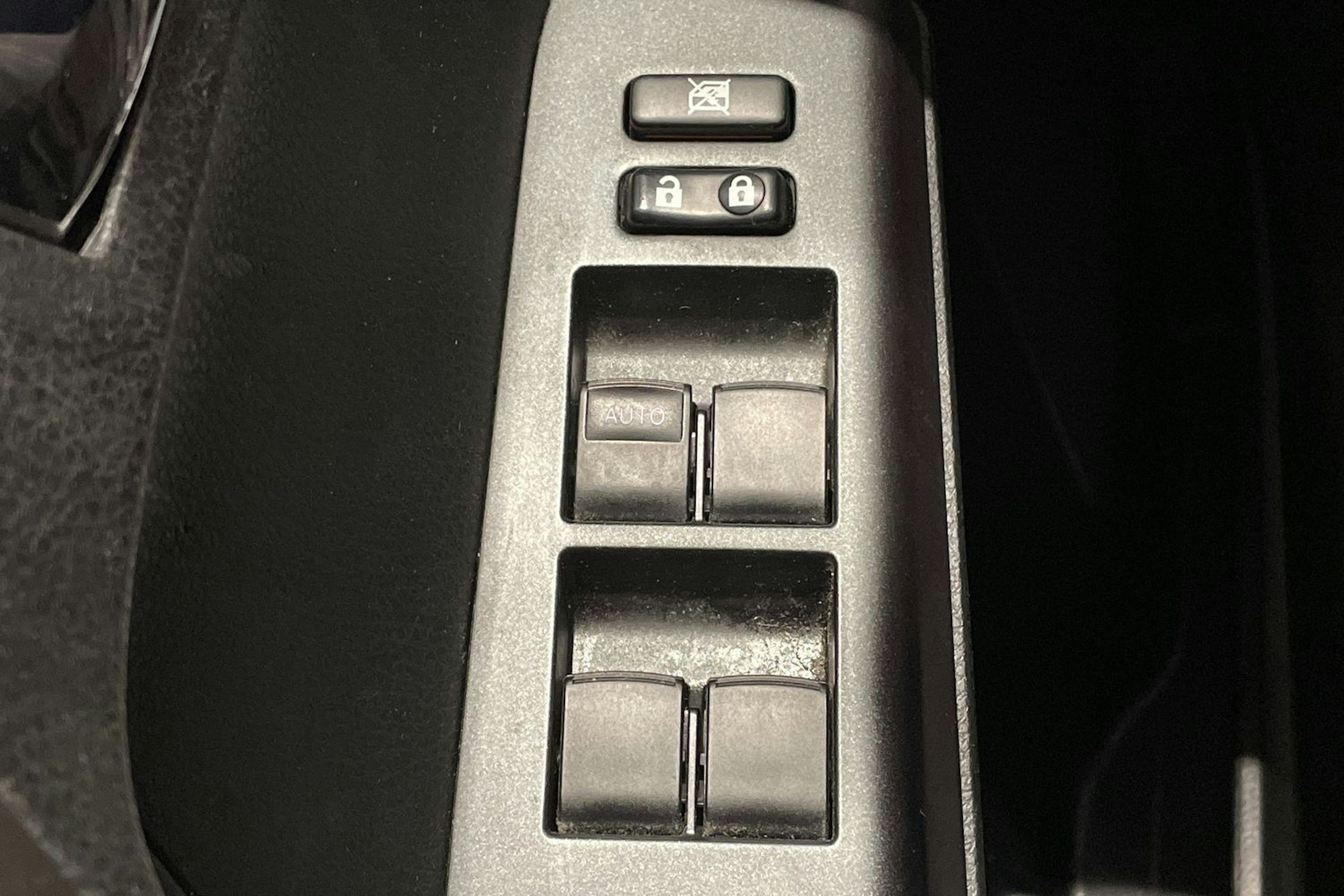 punainen Toyota RAV4 2017 kuva 22.