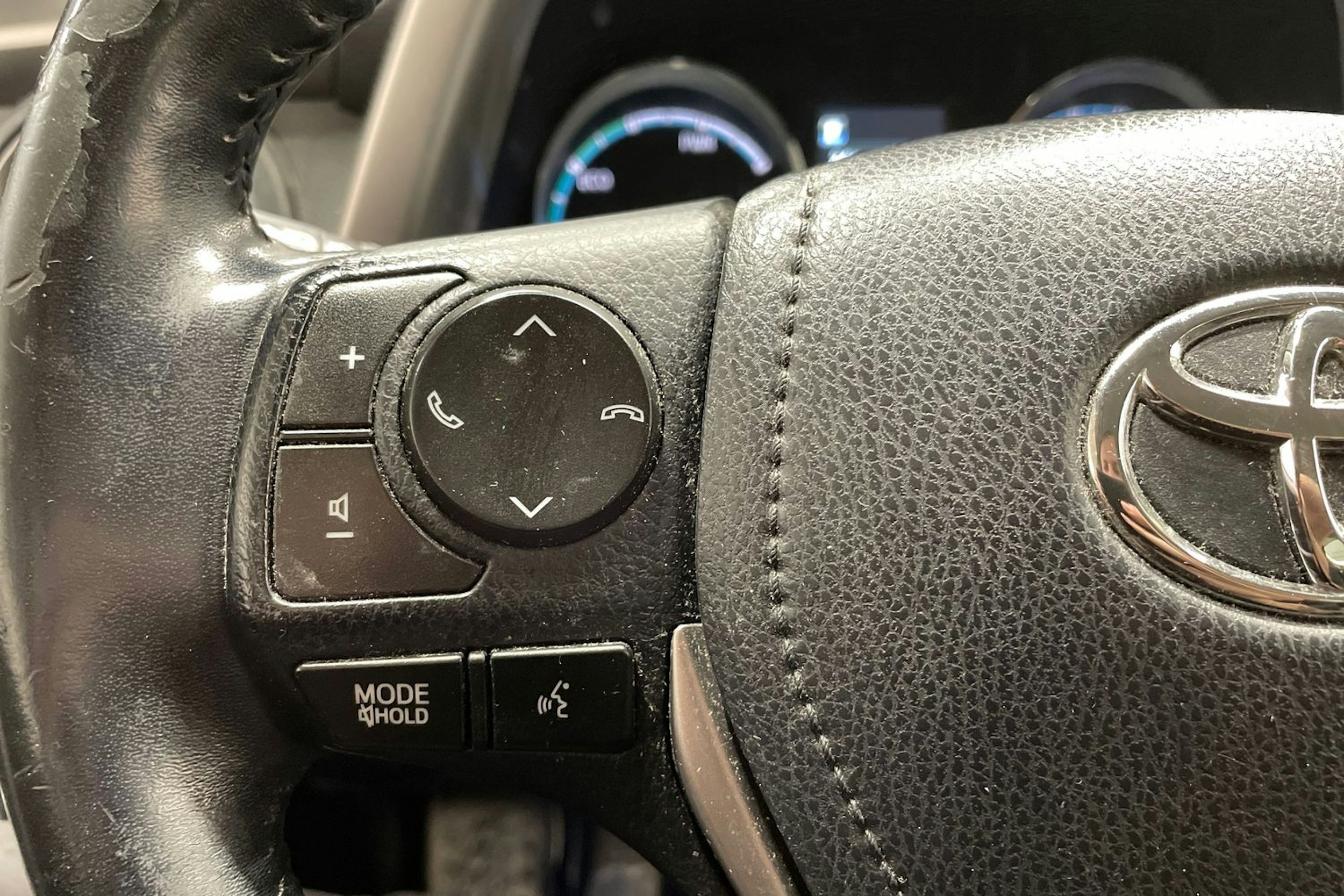 punainen Toyota RAV4 2017 kuva 23.
