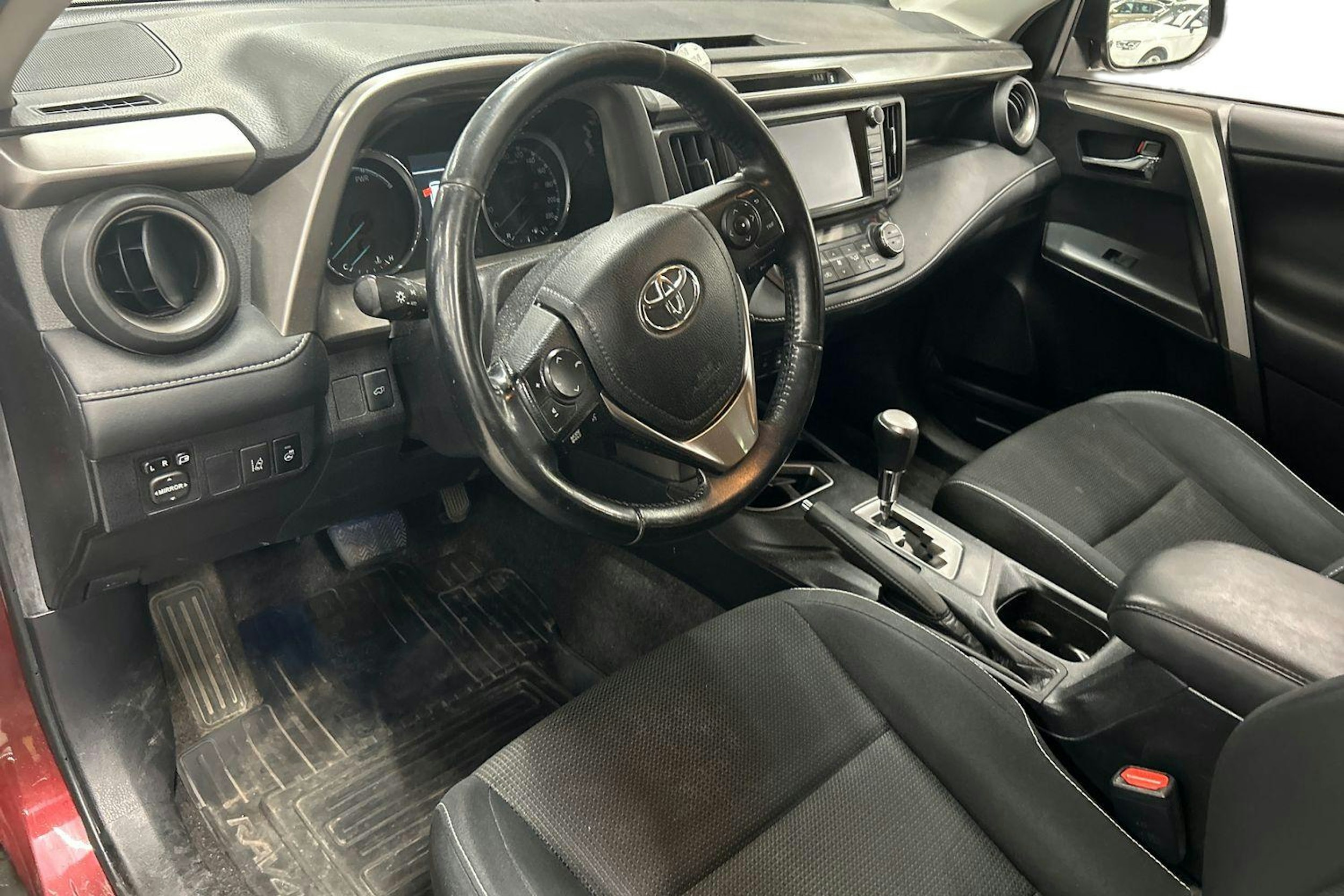 punainen Toyota RAV4 2017 kuva 3.