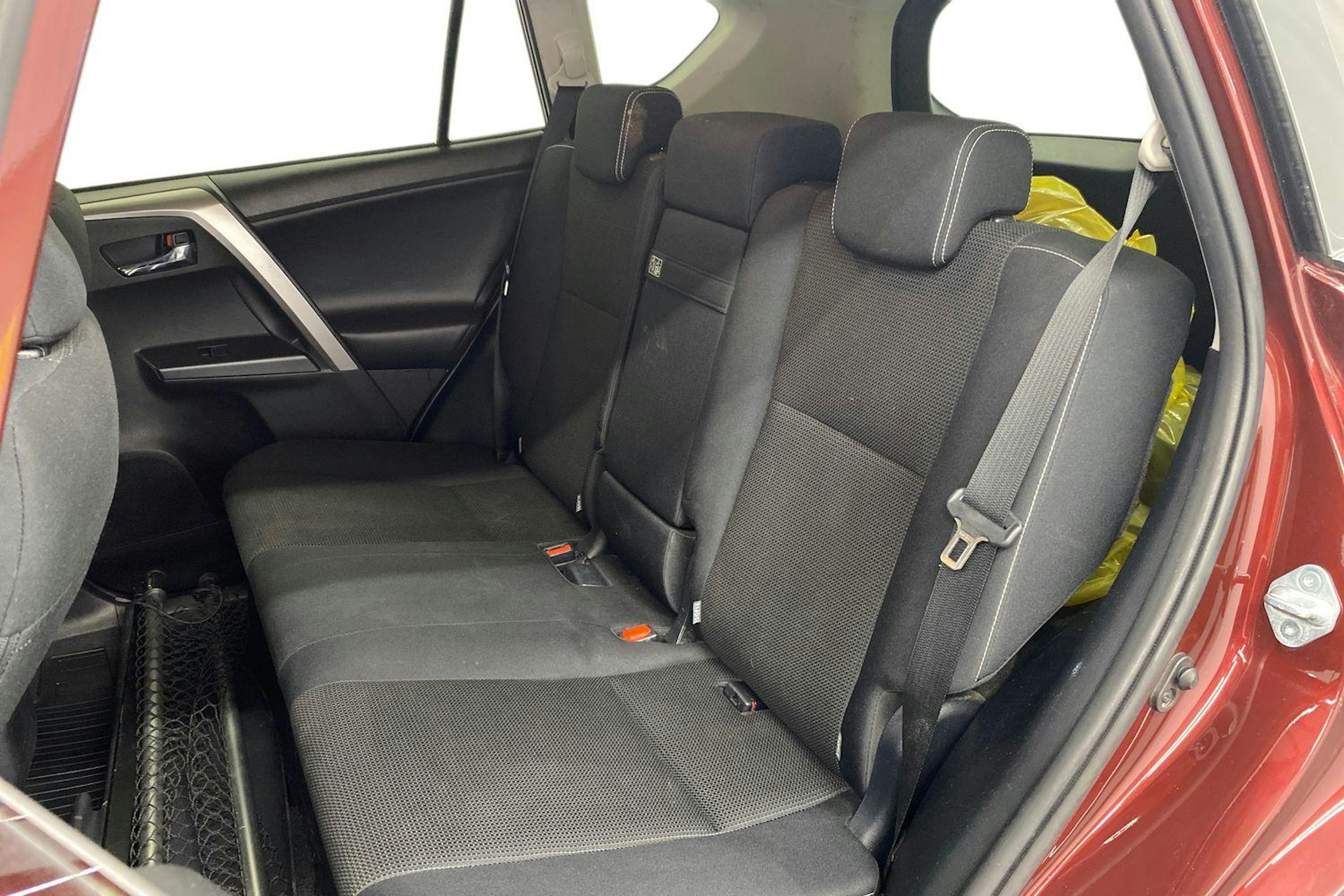 punainen Toyota RAV4 2017 kuva 10.