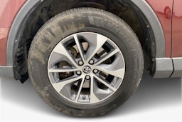 punainen Toyota RAV4 2017 kuva 11.