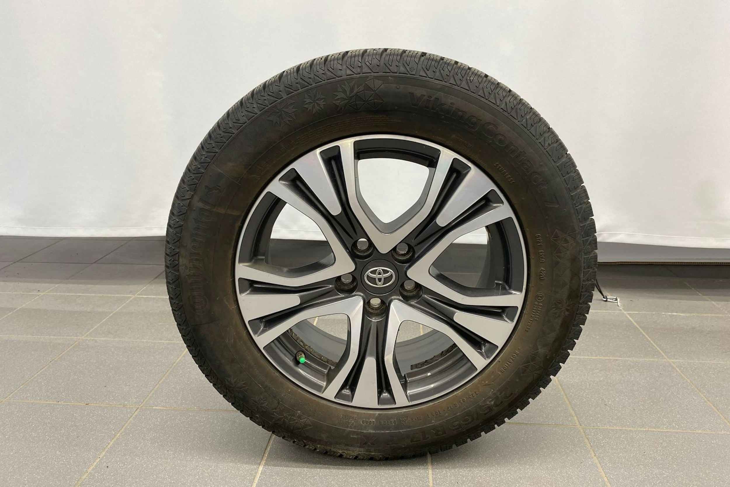 punainen Toyota RAV4 2017 kuva 13.