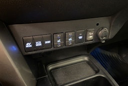 punainen Toyota RAV4 2017 kuva 18.