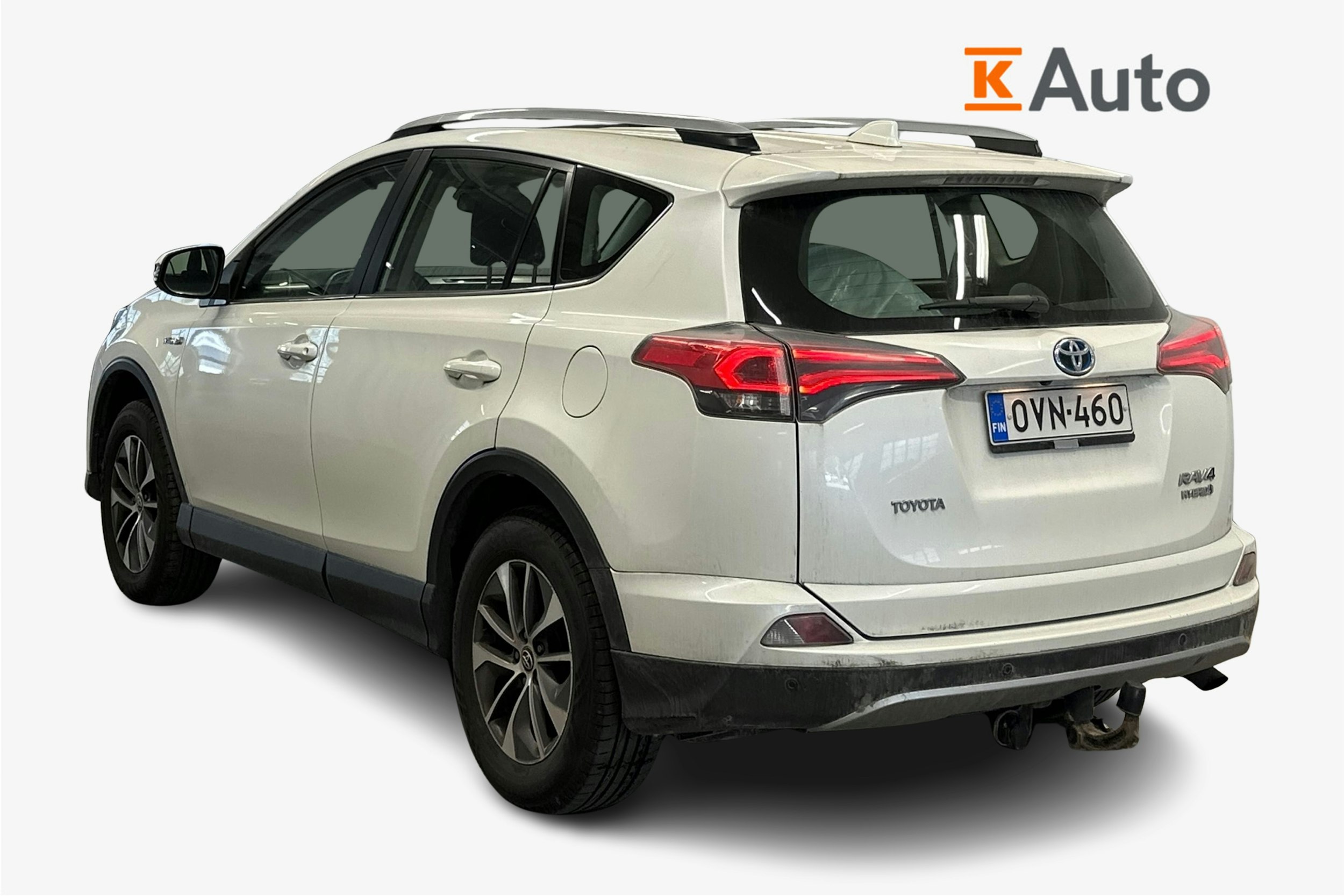 valkoinen Toyota RAV4 2017 kuva 2.