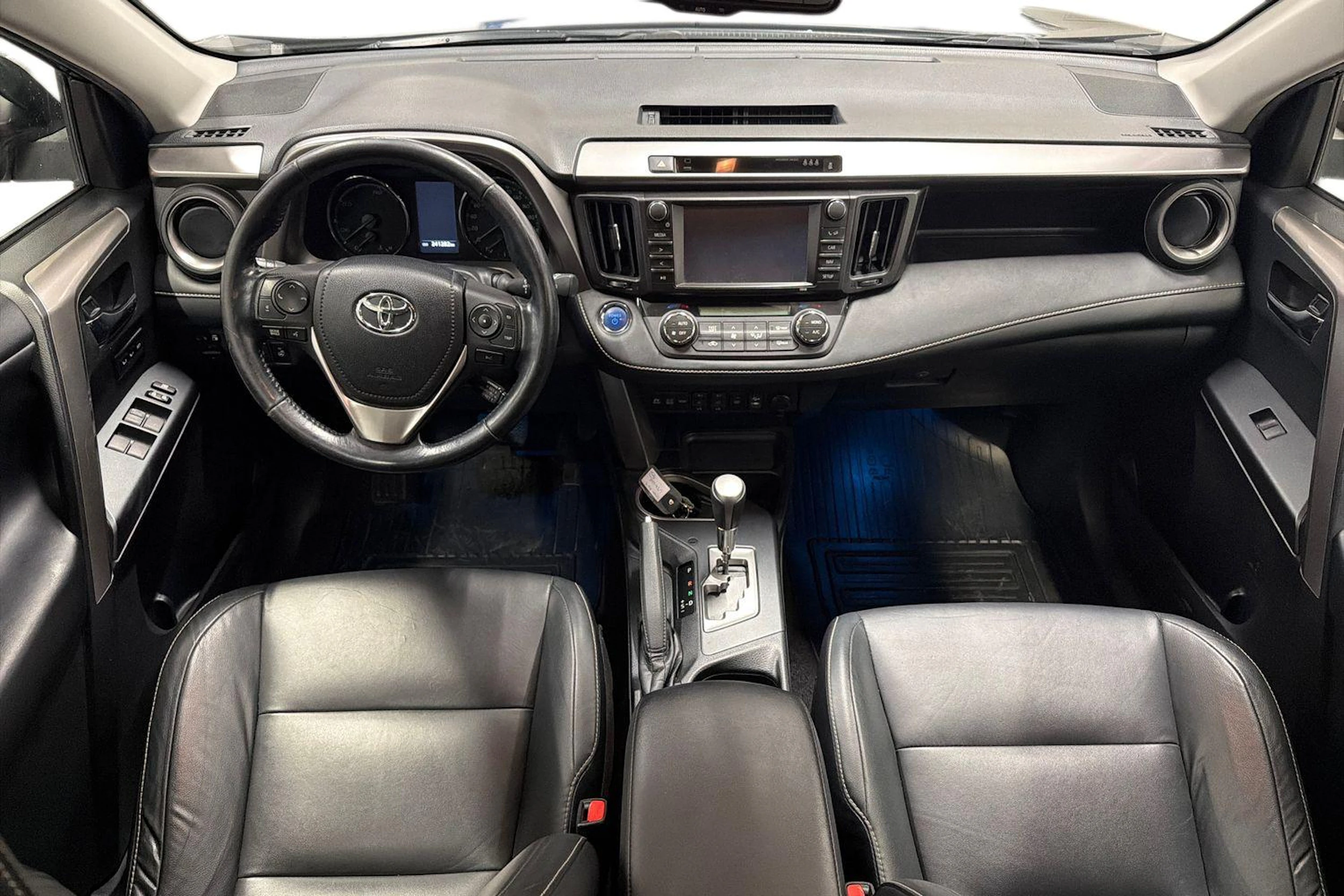 musta Toyota RAV4 2017 kuva 7.