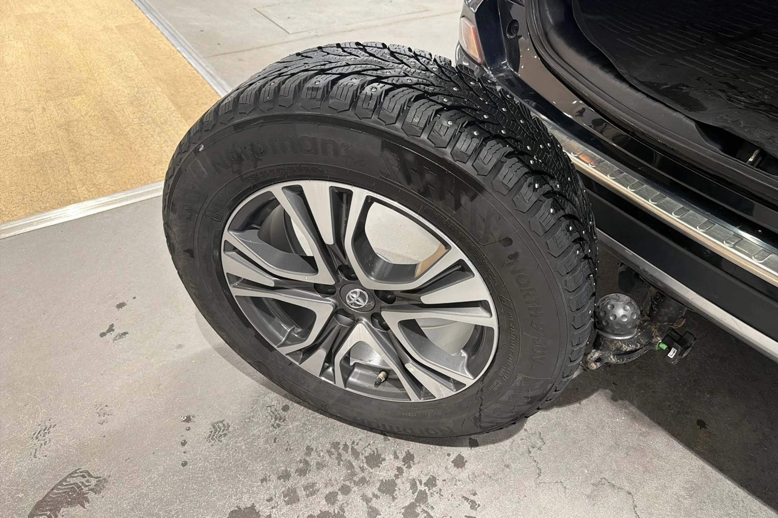 musta Toyota RAV4 2017 kuva 10.