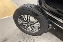 musta Toyota RAV4 2017 kuva 10.