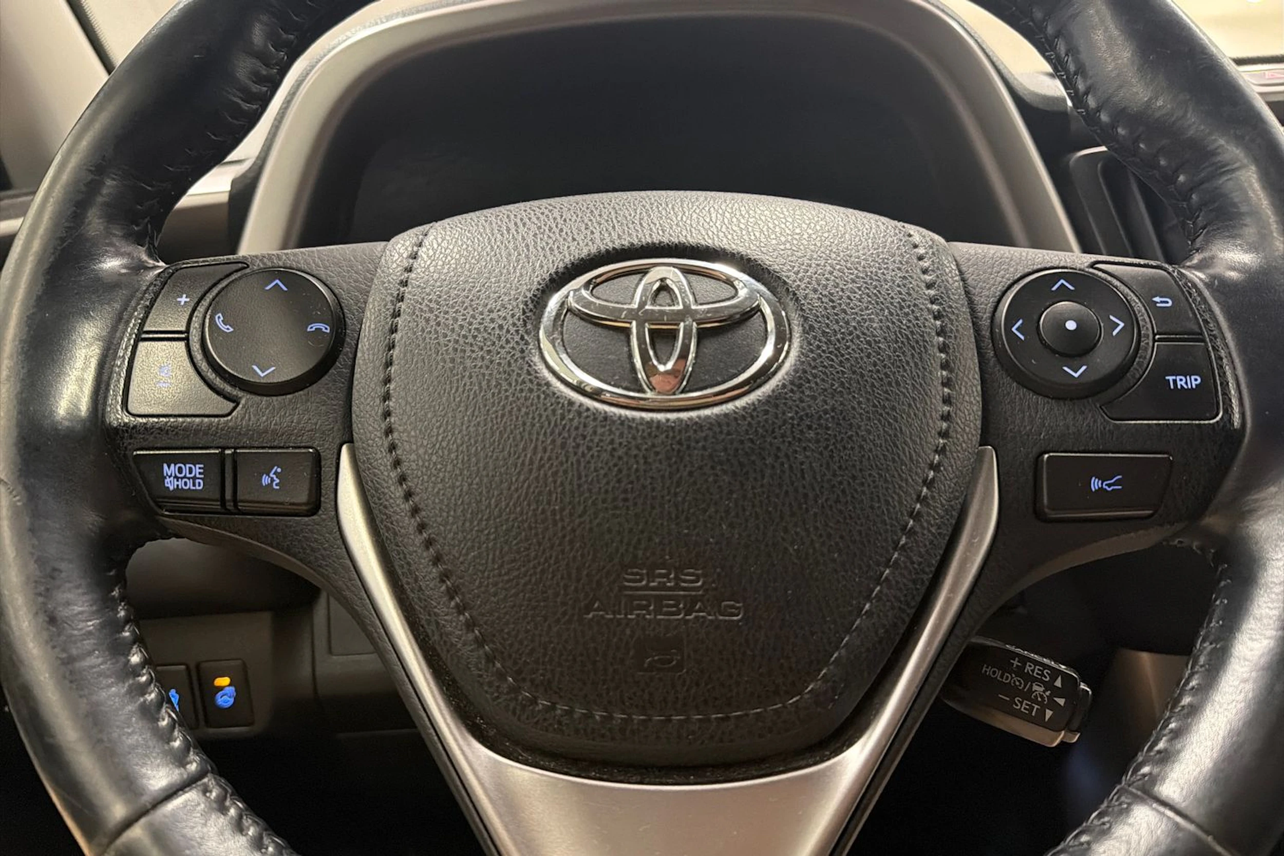 musta Toyota RAV4 2017 kuva 12.
