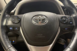 musta Toyota RAV4 2017 kuva 12.