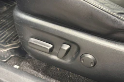 musta Toyota RAV4 2017 kuva 17.