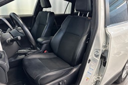 valkoinen Toyota RAV4 2017 kuva 11.