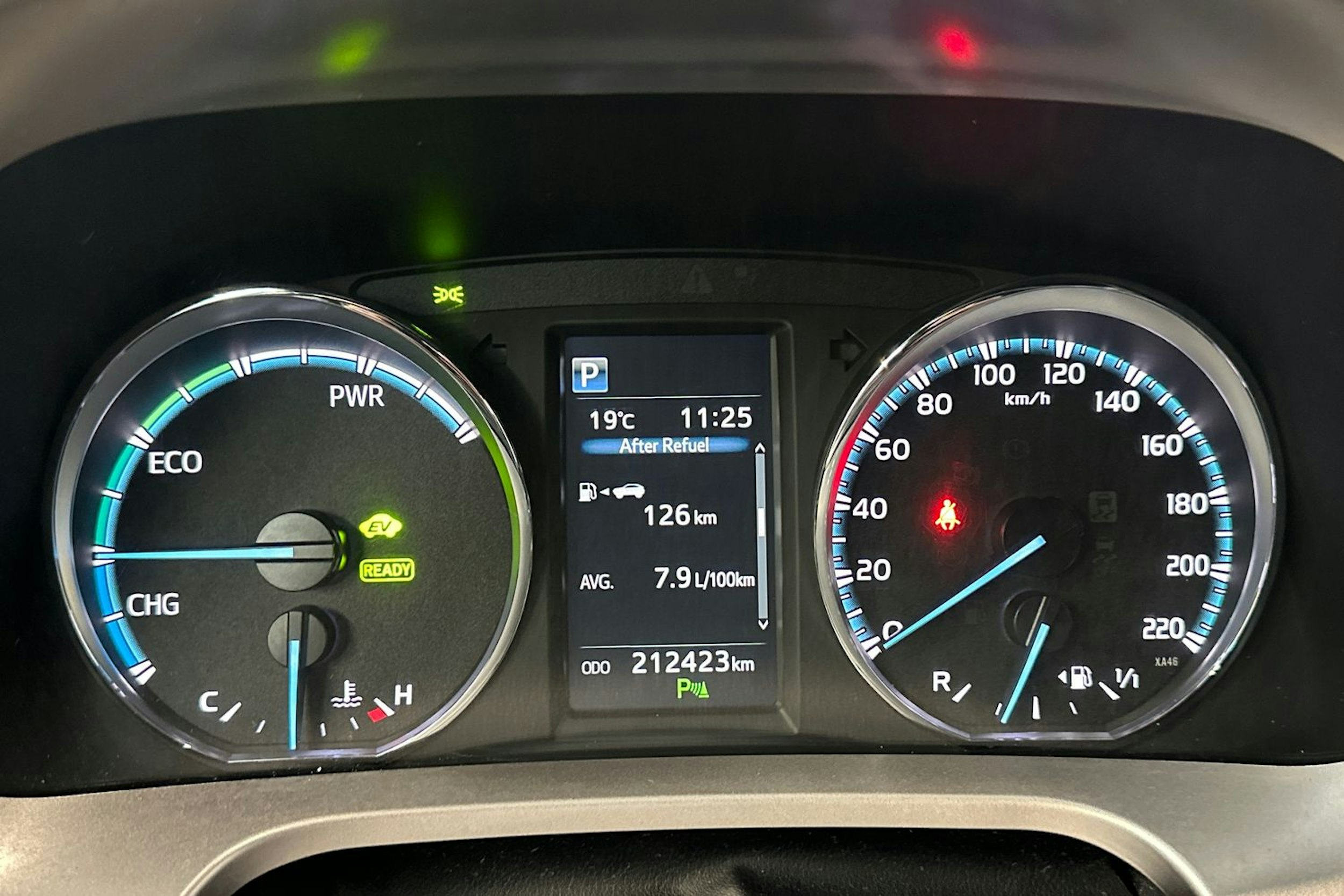 valkoinen Toyota RAV4 2017 kuva 12.