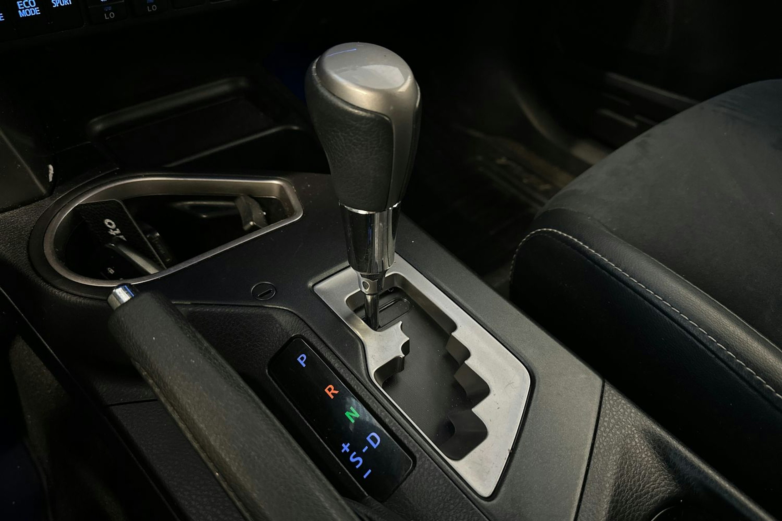 valkoinen Toyota RAV4 2017 kuva 13.