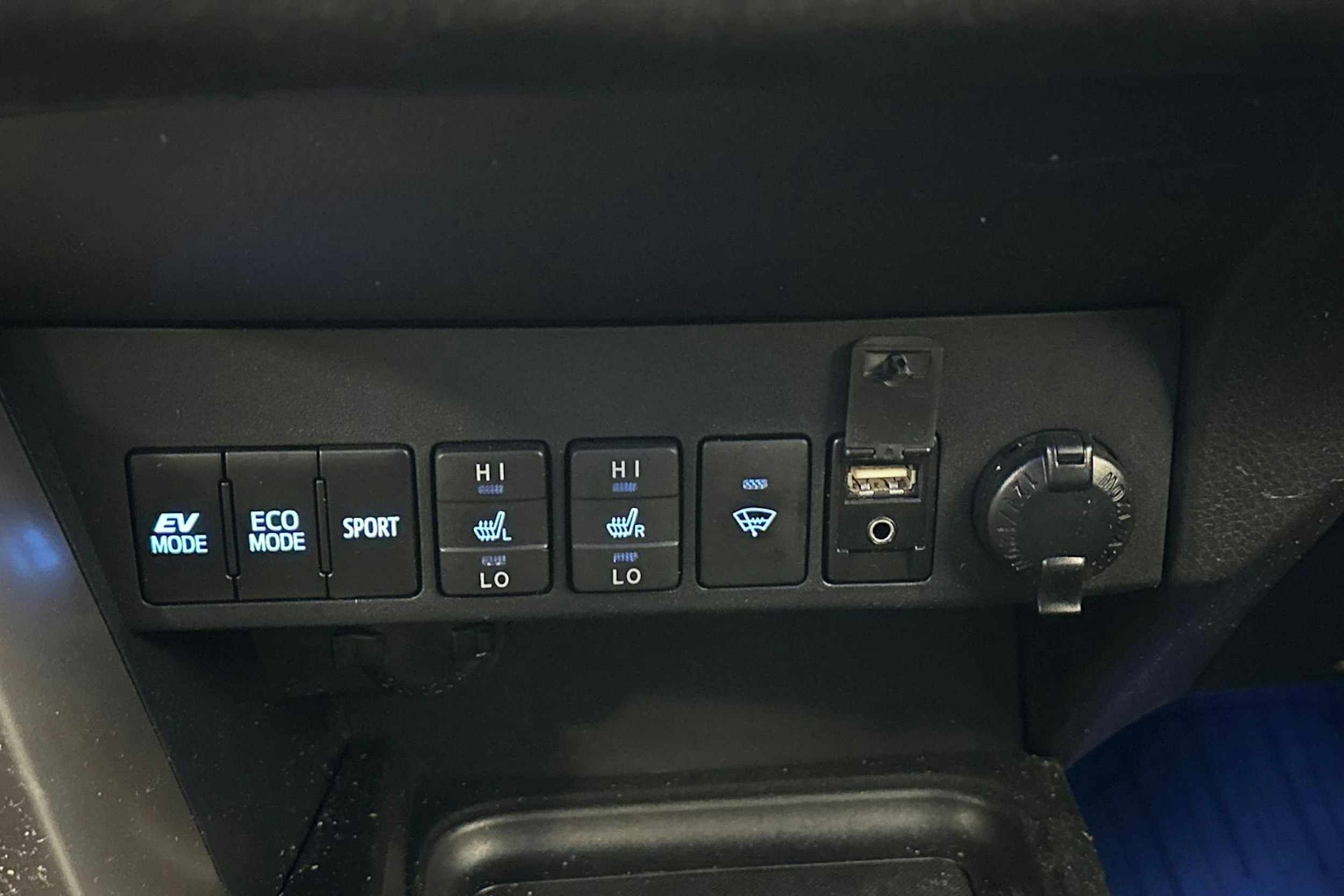 valkoinen Toyota RAV4 2017 kuva 14.