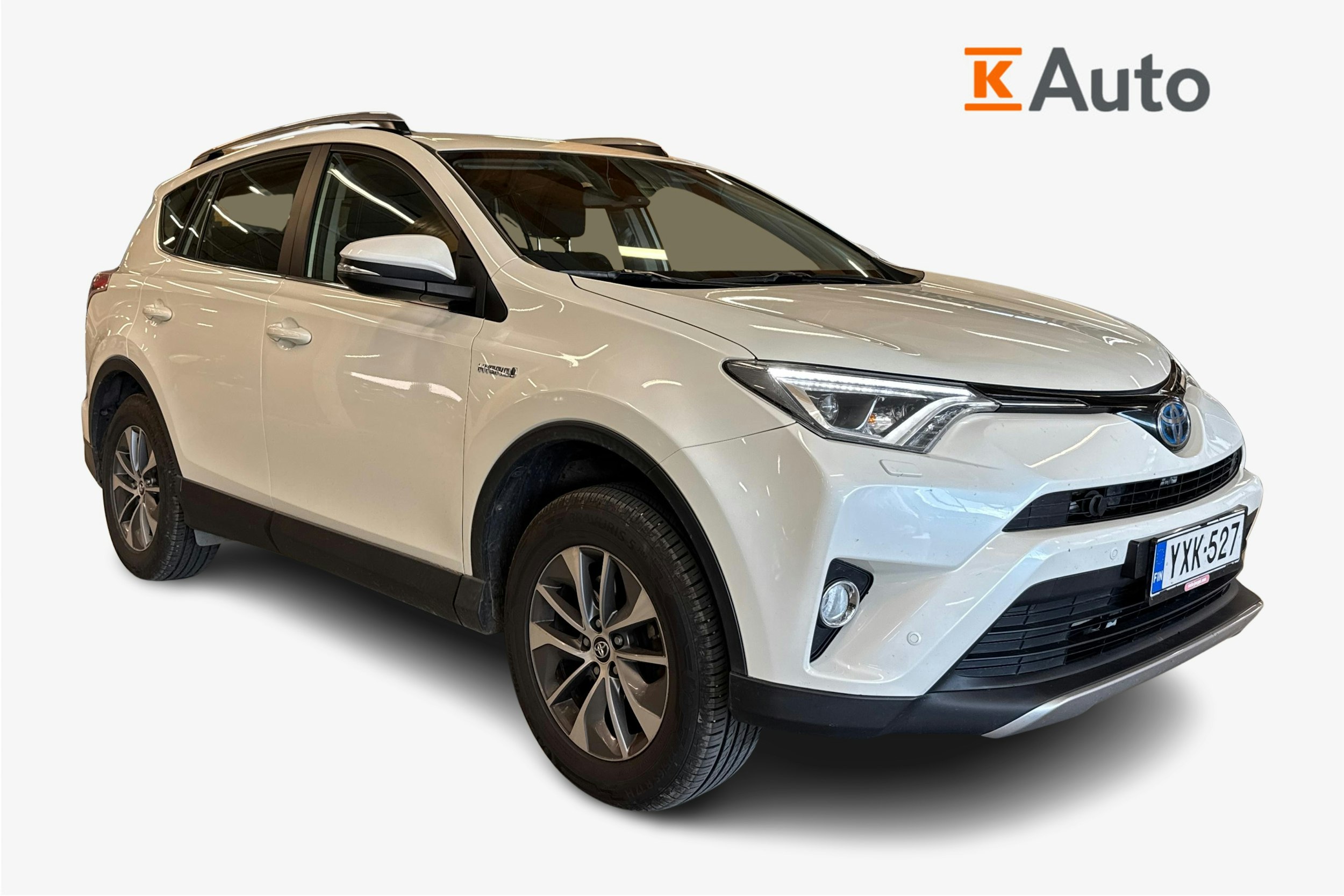 valkoinen Toyota RAV4 2017 kuva 1.