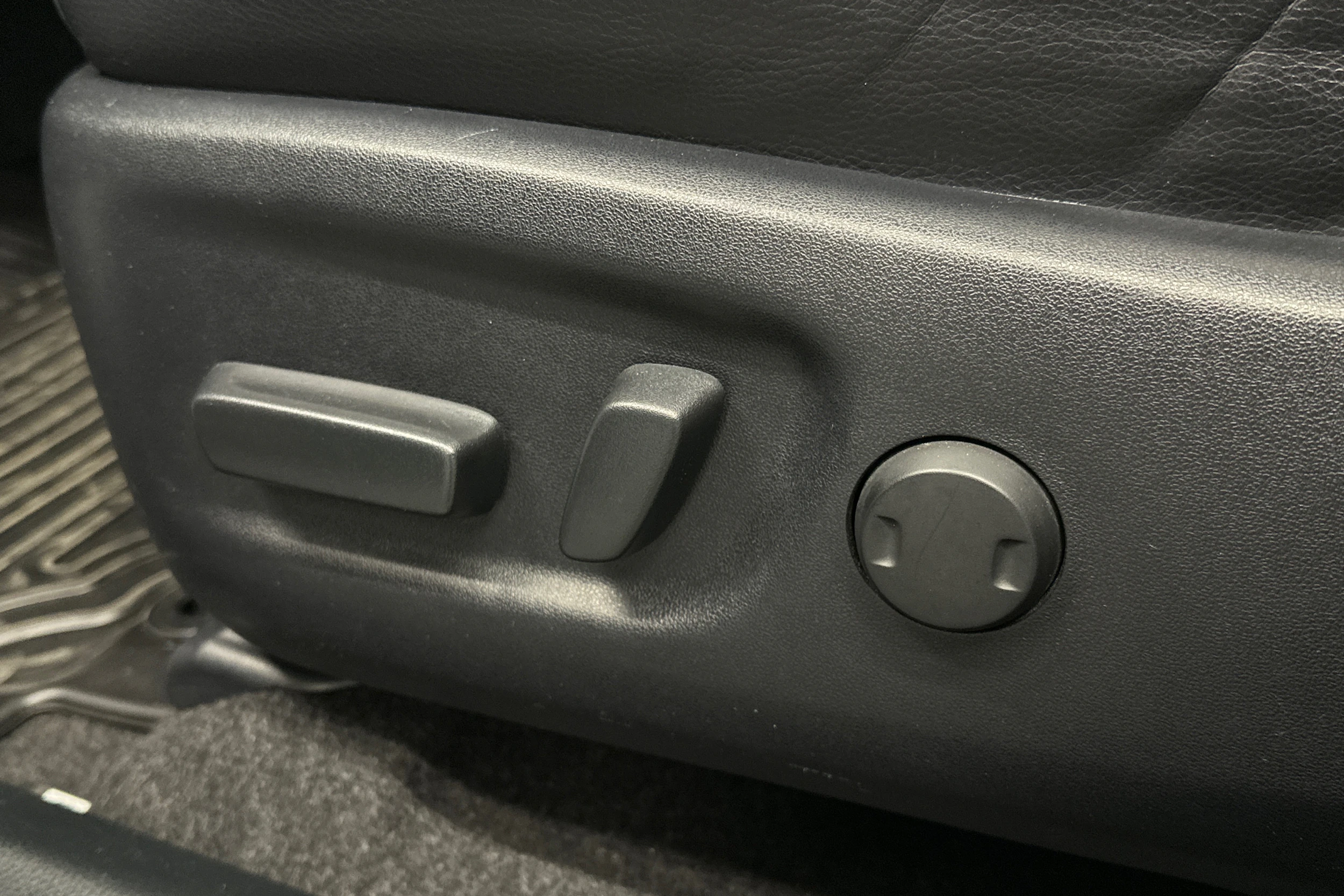 met. hopea Toyota RAV4 2018 kuva 18.