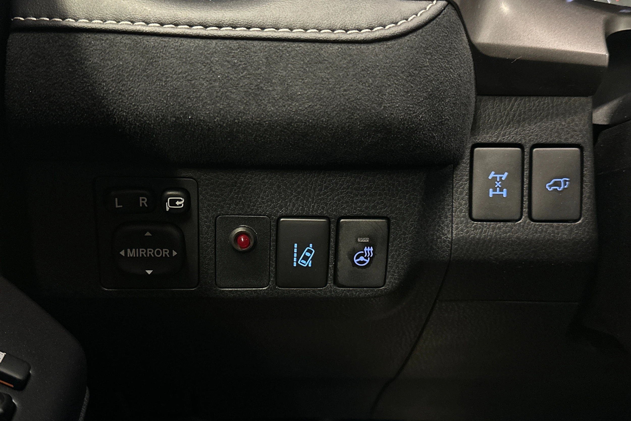 met. hopea Toyota RAV4 2018 kuva 22.